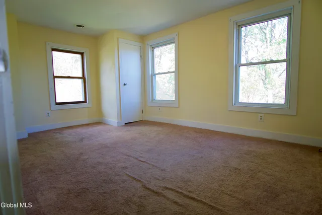 $210,000 | 44 Greenfield Lane, Hampton, NY 12837