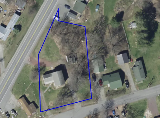 $210,000 | 44 Greenfield Lane, Hampton, NY 12837