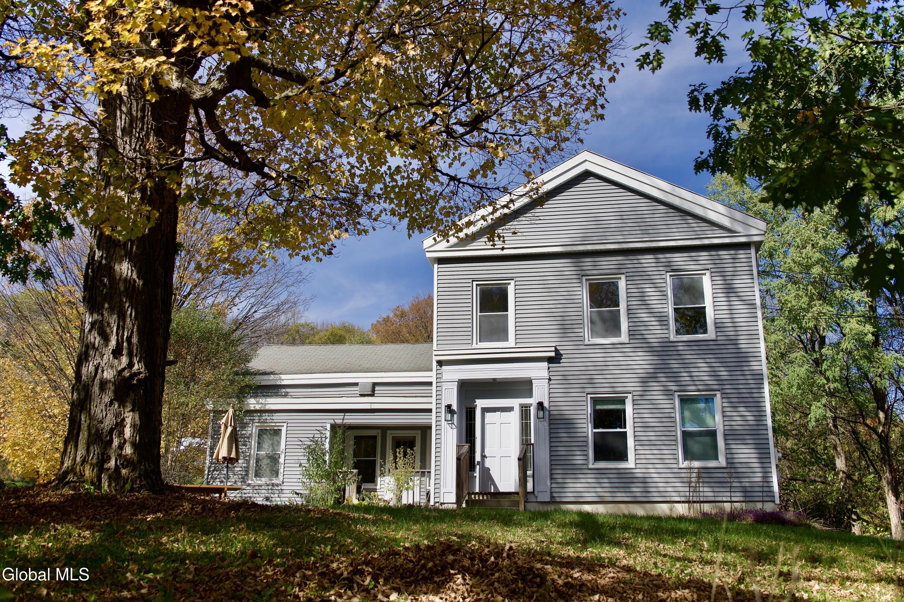 44 Greenfield Lane Hampton, NY 12837 - Photo 2 of 24 44 Greenfield Ln