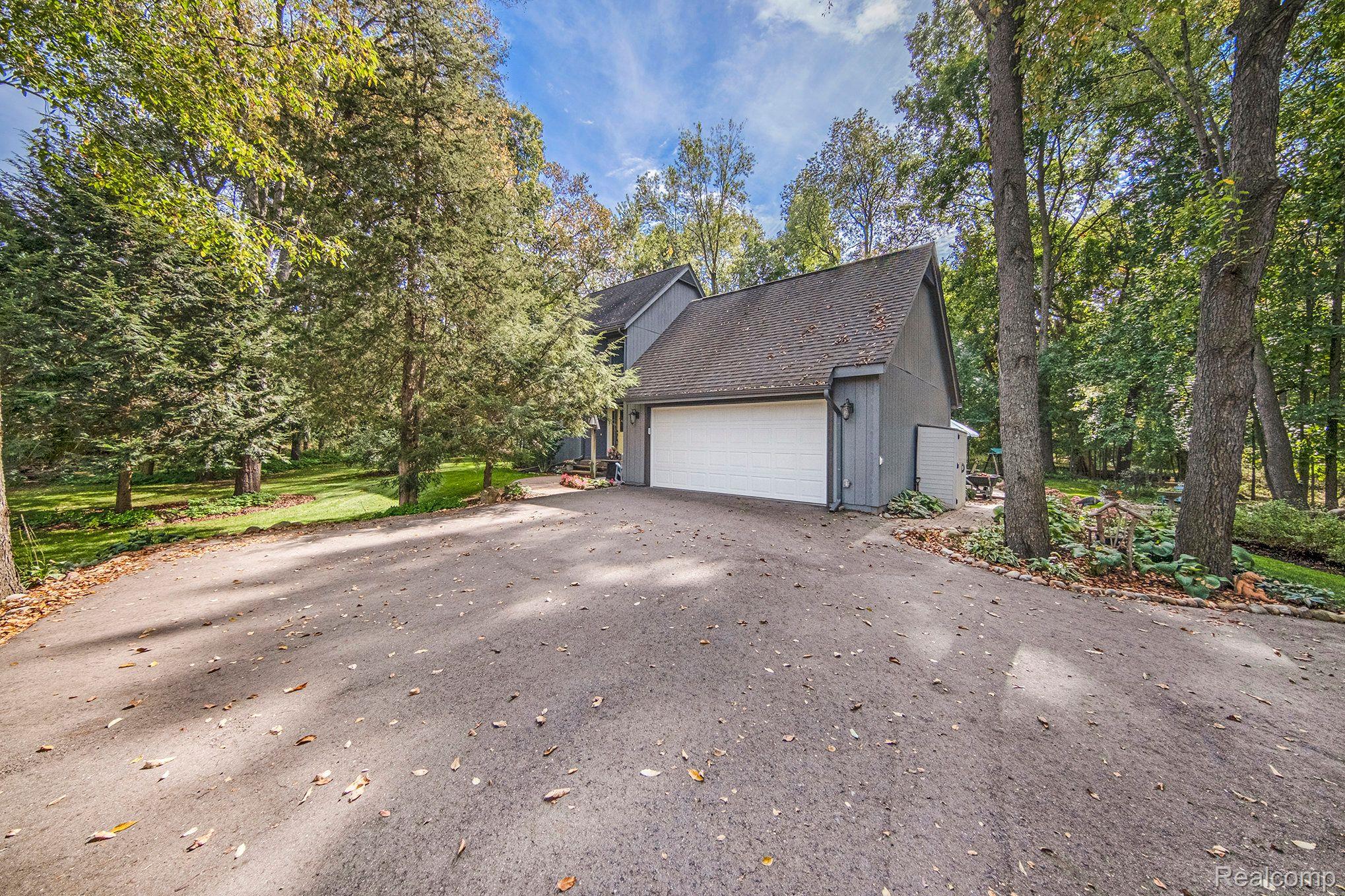 1117 Pine Ridge Road Milford, MI 48380 - Photo 33 of 33 Two care garage, large driveway