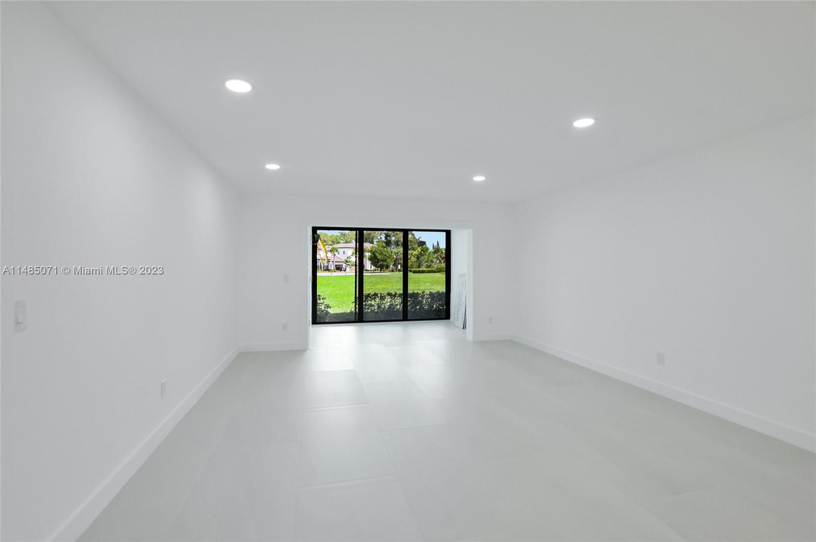 9264 Vista Del Lago, Unit E Boca Raton, FL 33428 - Photo 16 of 26 a view of room and window