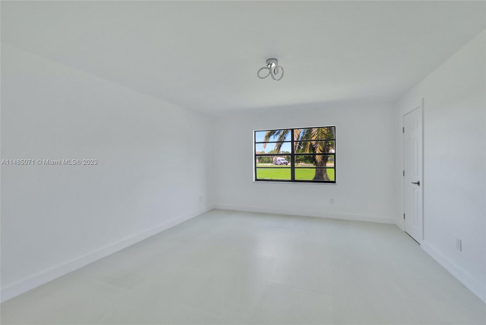 9264 Vista Del Lago, Unit E Boca Raton, FL 33428 - Photo 22 of 26 an empty room with windows