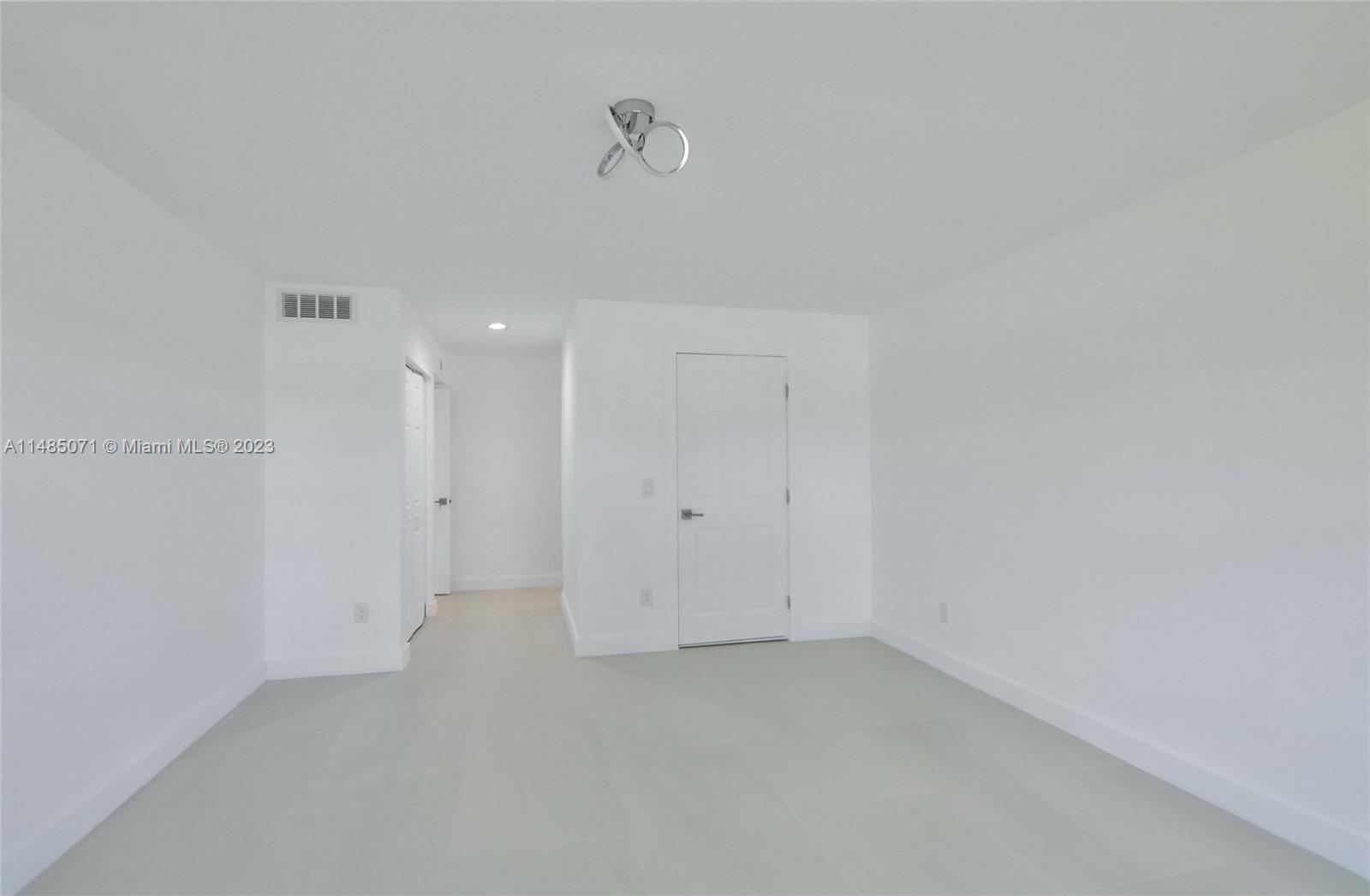 9264 Vista Del Lago, Unit E Boca Raton, FL 33428 - Photo 24 of 26 a view of room