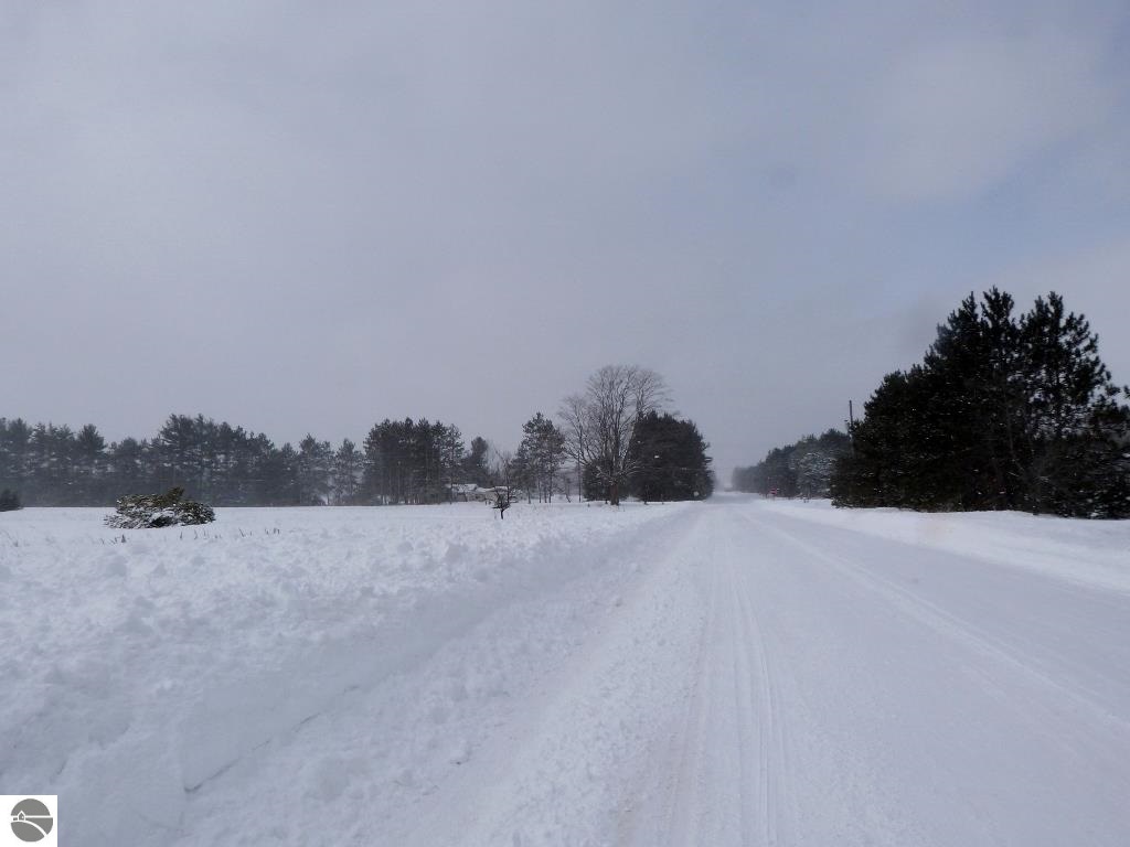 977 Bendon Road Interlochen, MI 49643 - Photo 5 of 7 1795538-4.JPG