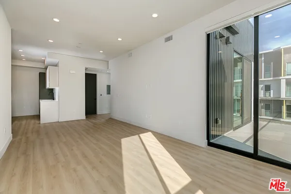 $4,925 | 3833 Dunn Drive, Unit 408, Culver City, CA 90232