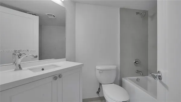 $4,872 | 555 Northeast 34th Street, Unit 2007, Miami, FL 33137