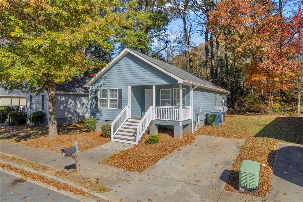 1040 Thomasville Estates Way Southeast Atlanta, GA 30315 - Photo 4 of 28 a house view with a outdoor space