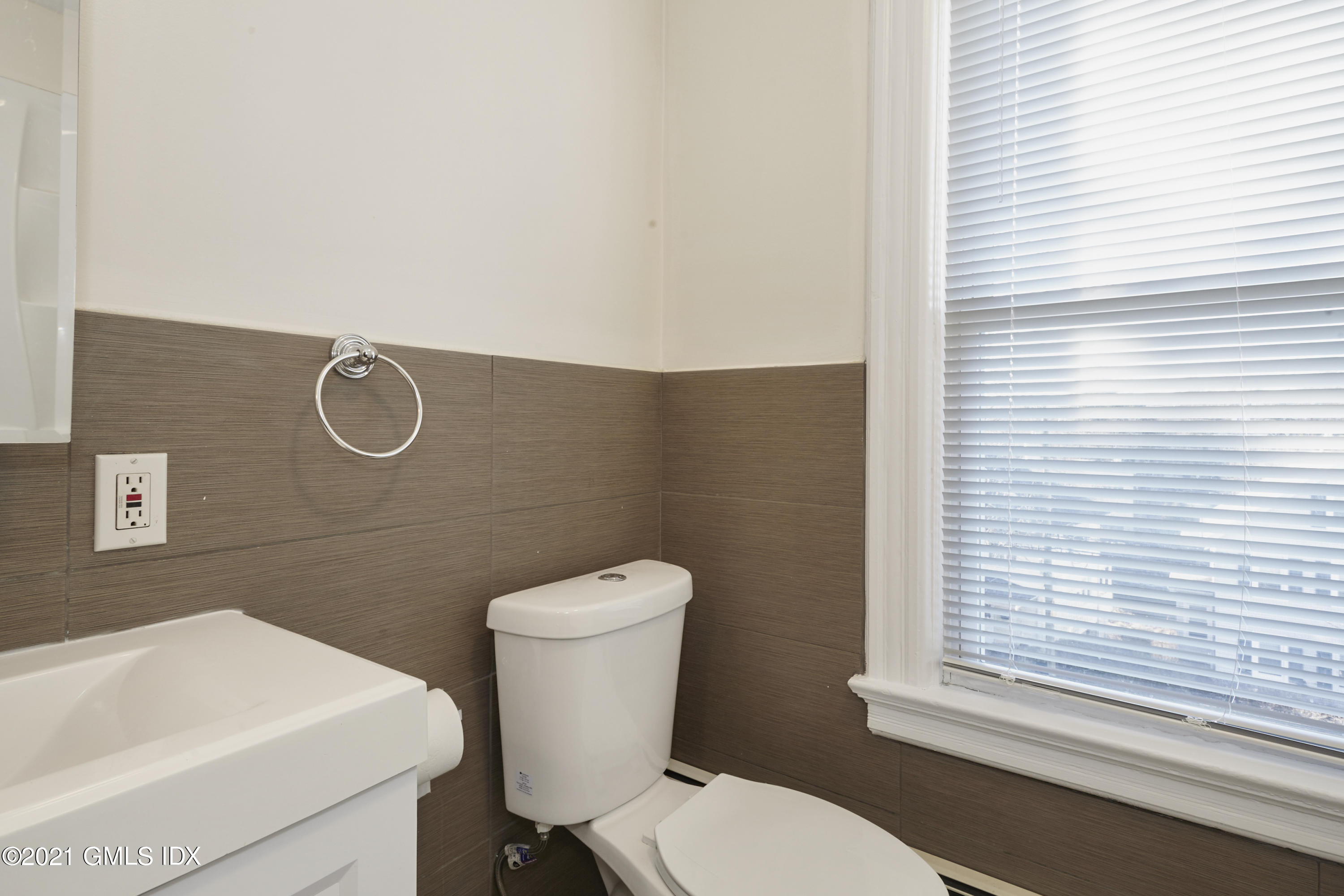 71 Byram Road, Unit 2 Greenwich, CT 06830 - Photo 5 of 11 Bathroom-7894720