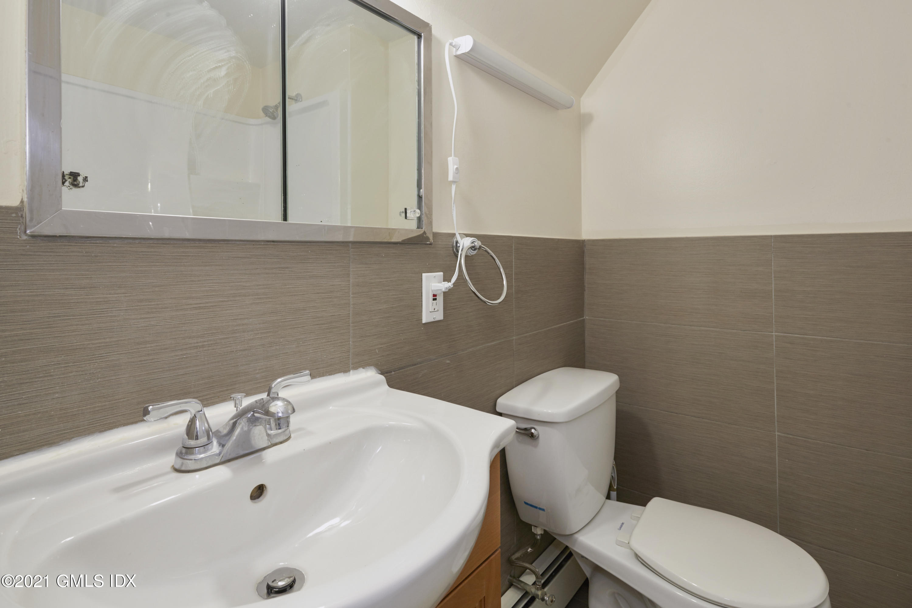 71 Byram Road, Unit 2 Greenwich, CT 06830 - Photo 8 of 11 Bathroom-7894723