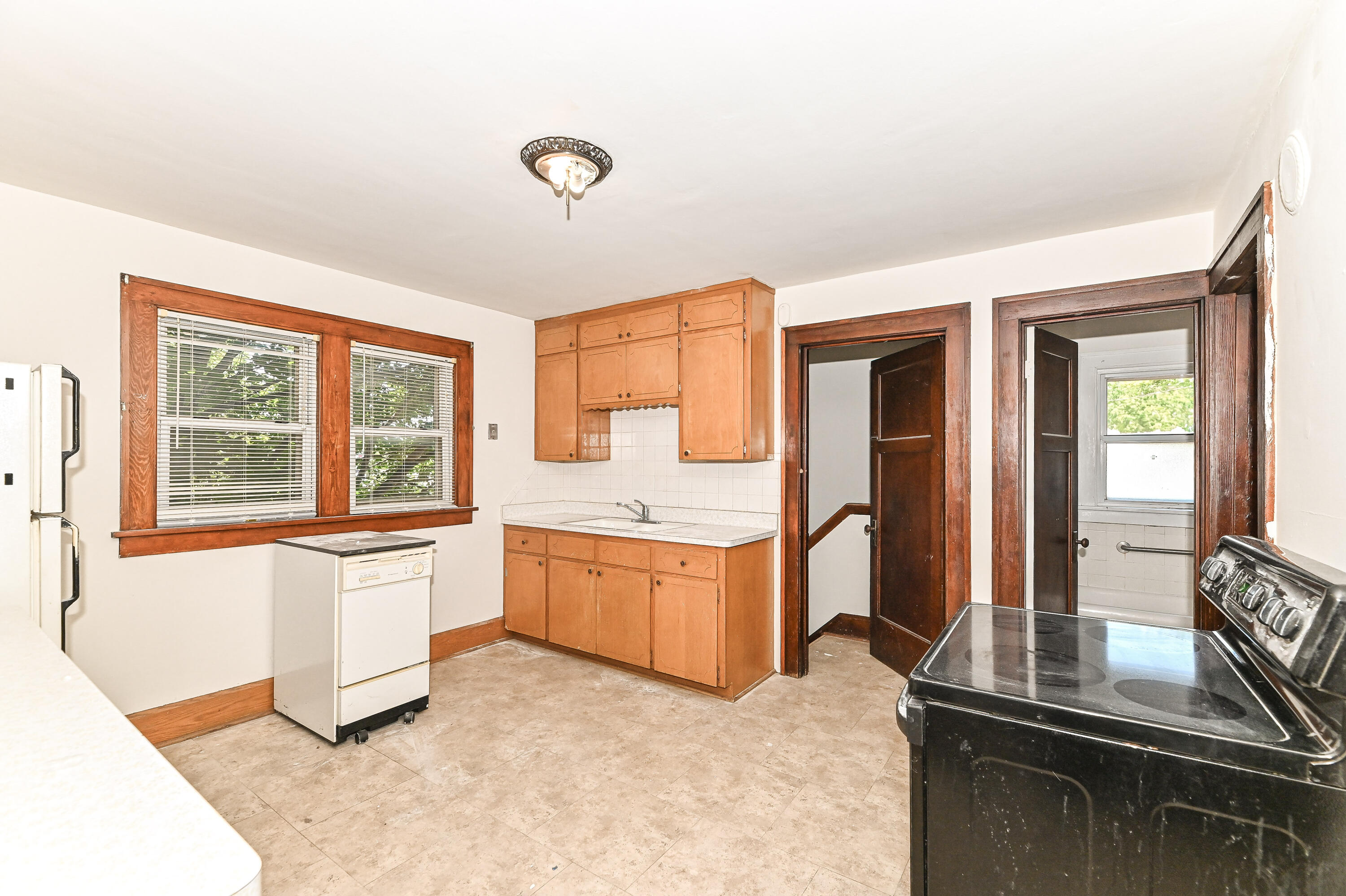 3340 10th Avenue Racine, WI 53402 - Photo 14 of 38 16