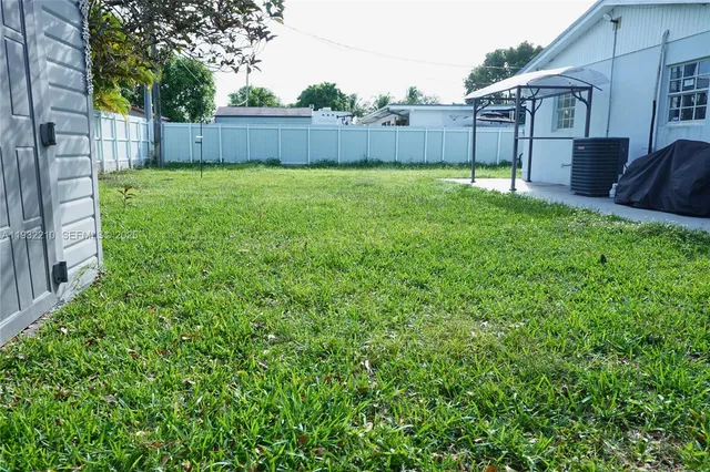 a view of outdoor space