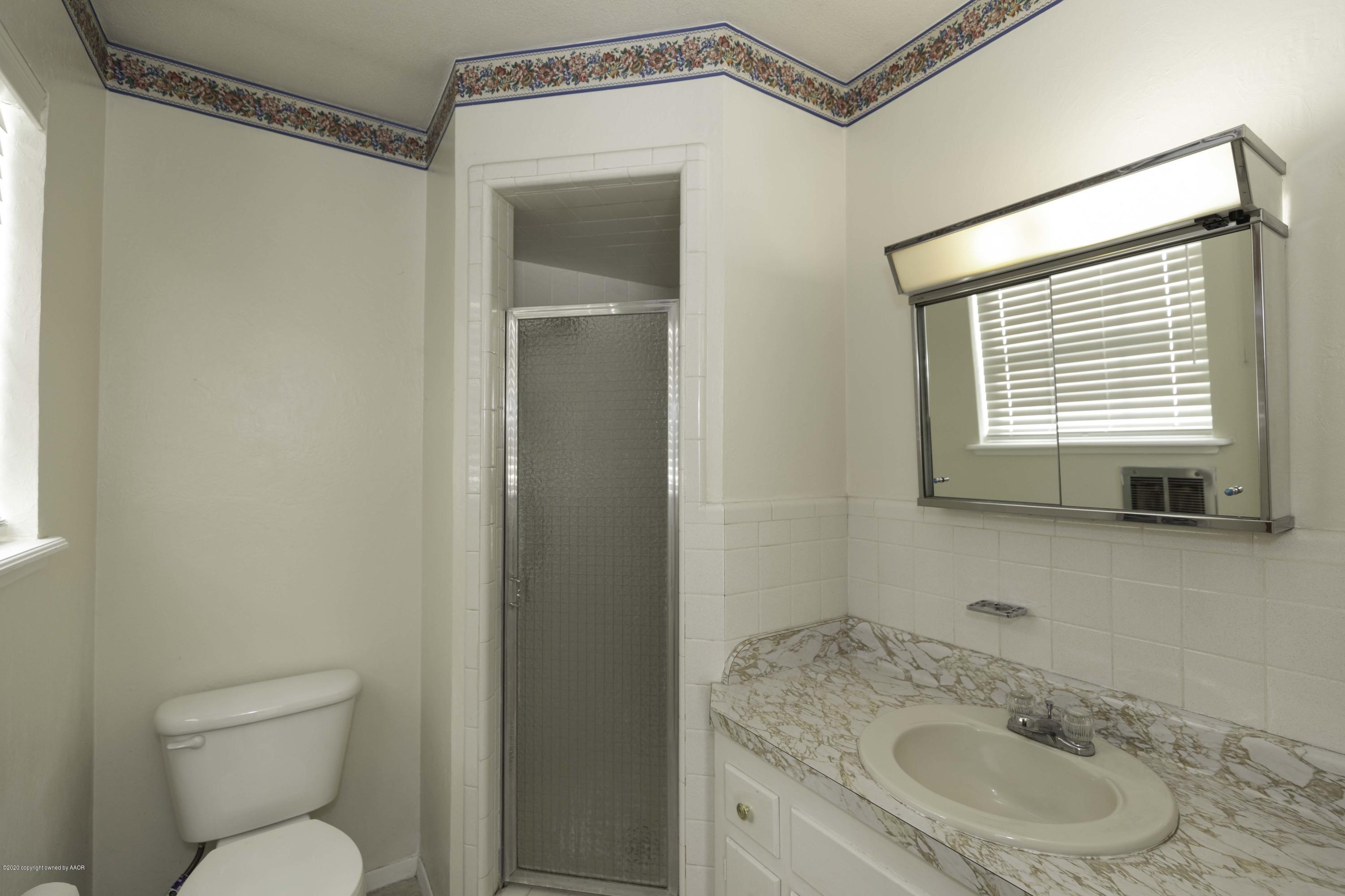 5124 Royce Drive Amarillo, TX 79110 - Photo 13 of 40 BATHROOM 2 VIEW 1