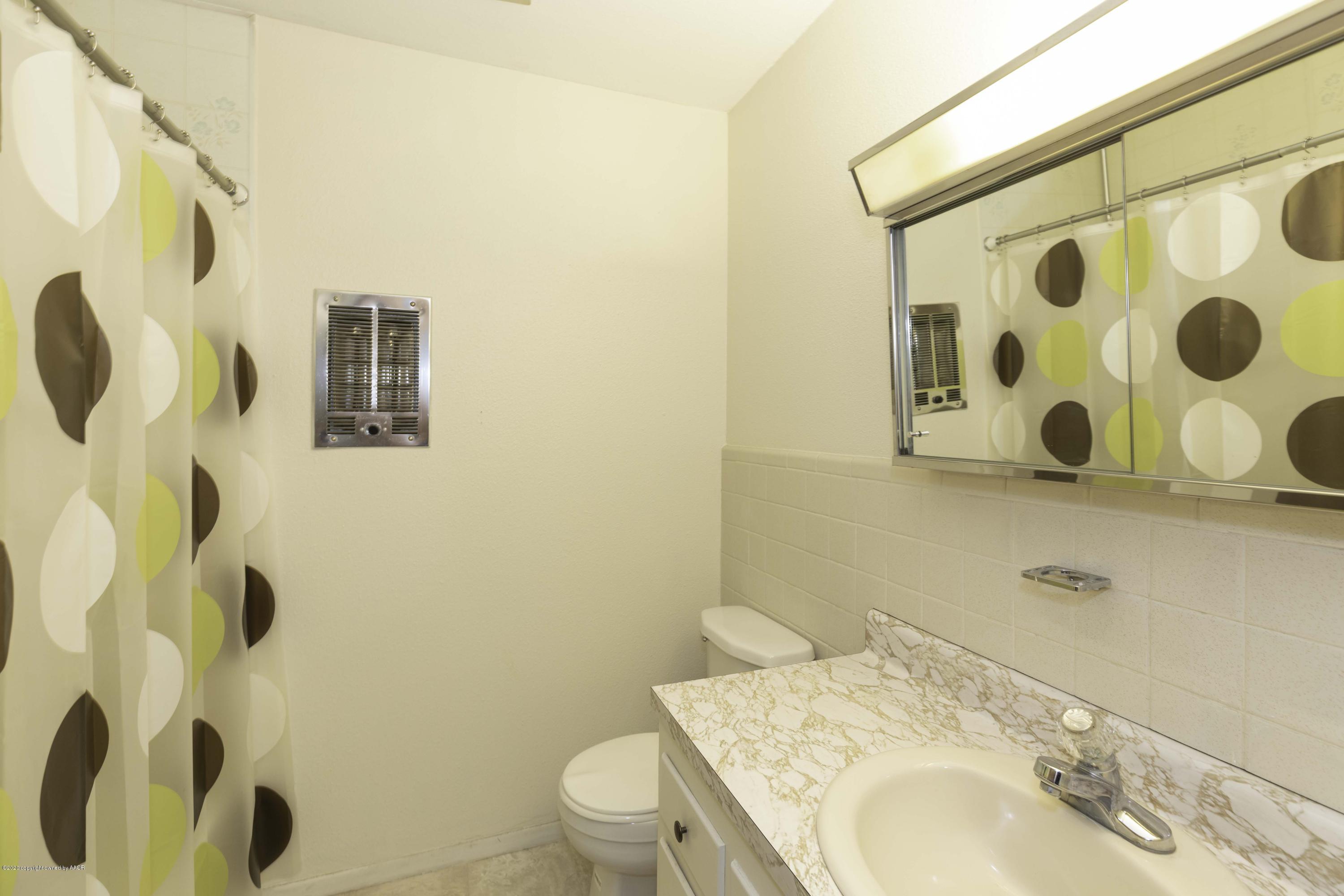 5124 Royce Drive Amarillo, TX 79110 - Photo 15 of 40 BATHROOM 3 VIEW 1