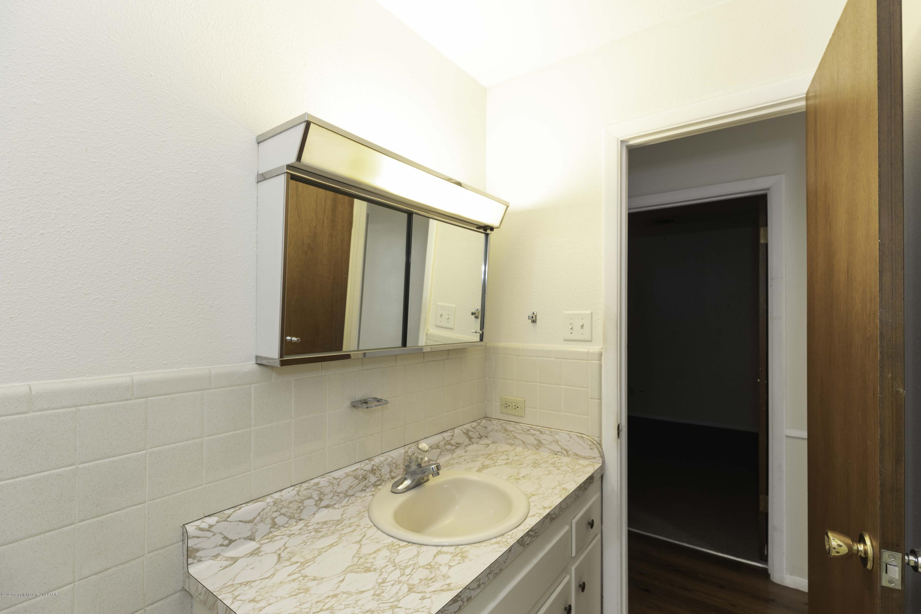 5124 Royce Drive Amarillo, TX 79110 - Photo 16 of 40 BATHROOM 3 VIEW 2