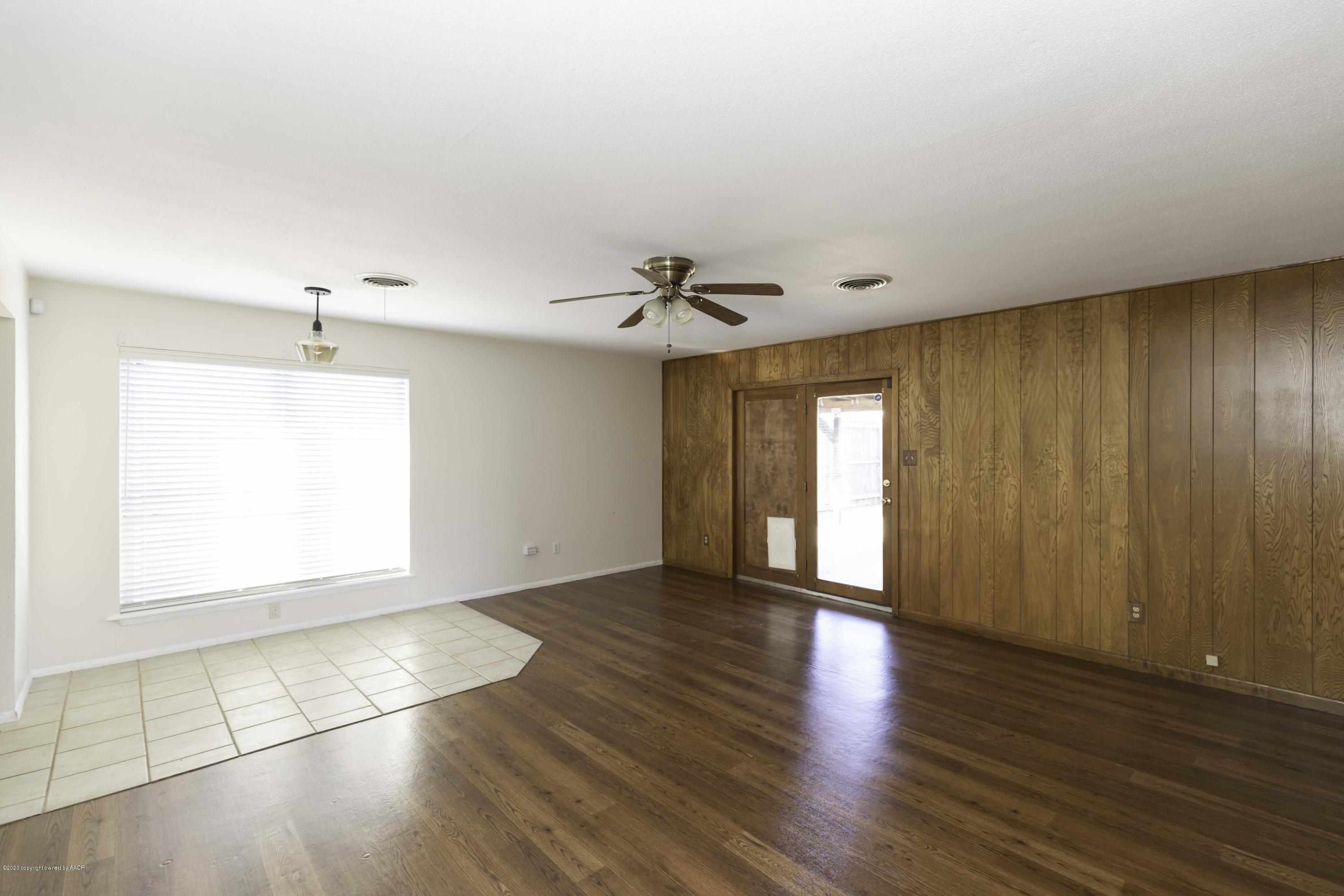 5124 Royce Drive Amarillo, TX 79110 - Photo 3 of 40 LIVING ROOM VIEW 1
