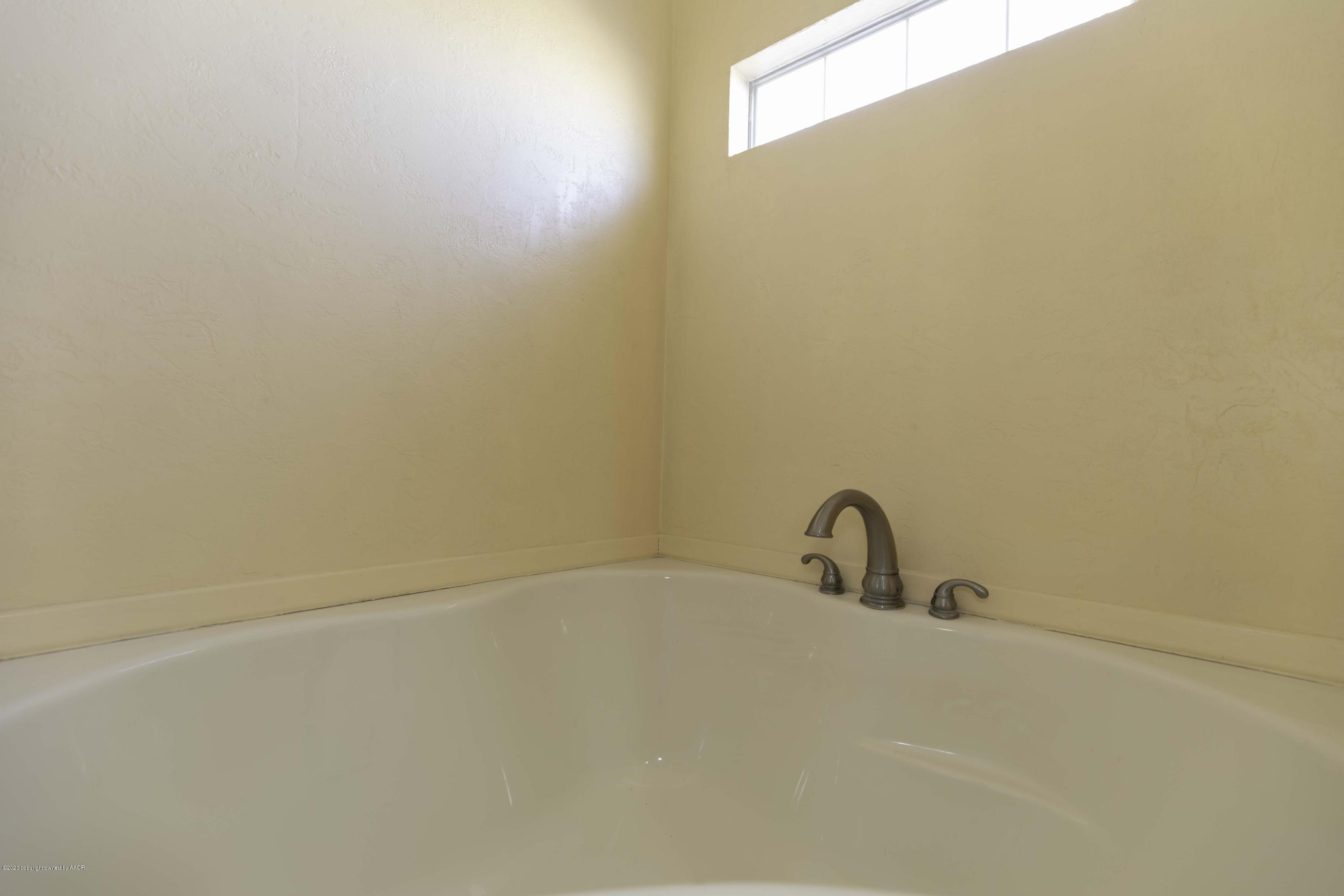 5124 Royce Drive Amarillo, TX 79110 - Photo 24 of 40 MASTER BATH VIEW 2