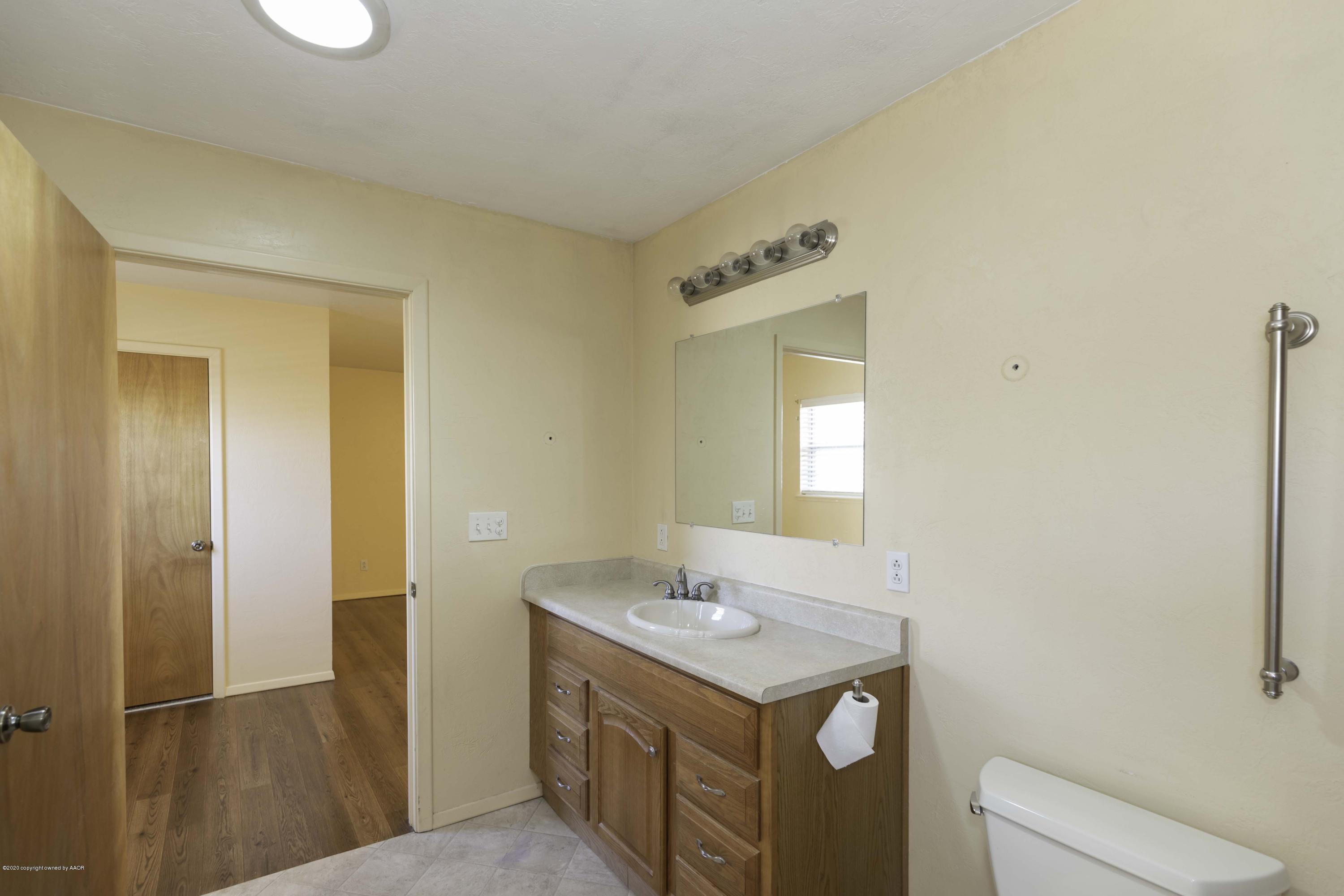 5124 Royce Drive Amarillo, TX 79110 - Photo 25 of 40 MASTER BATH VIEW 3