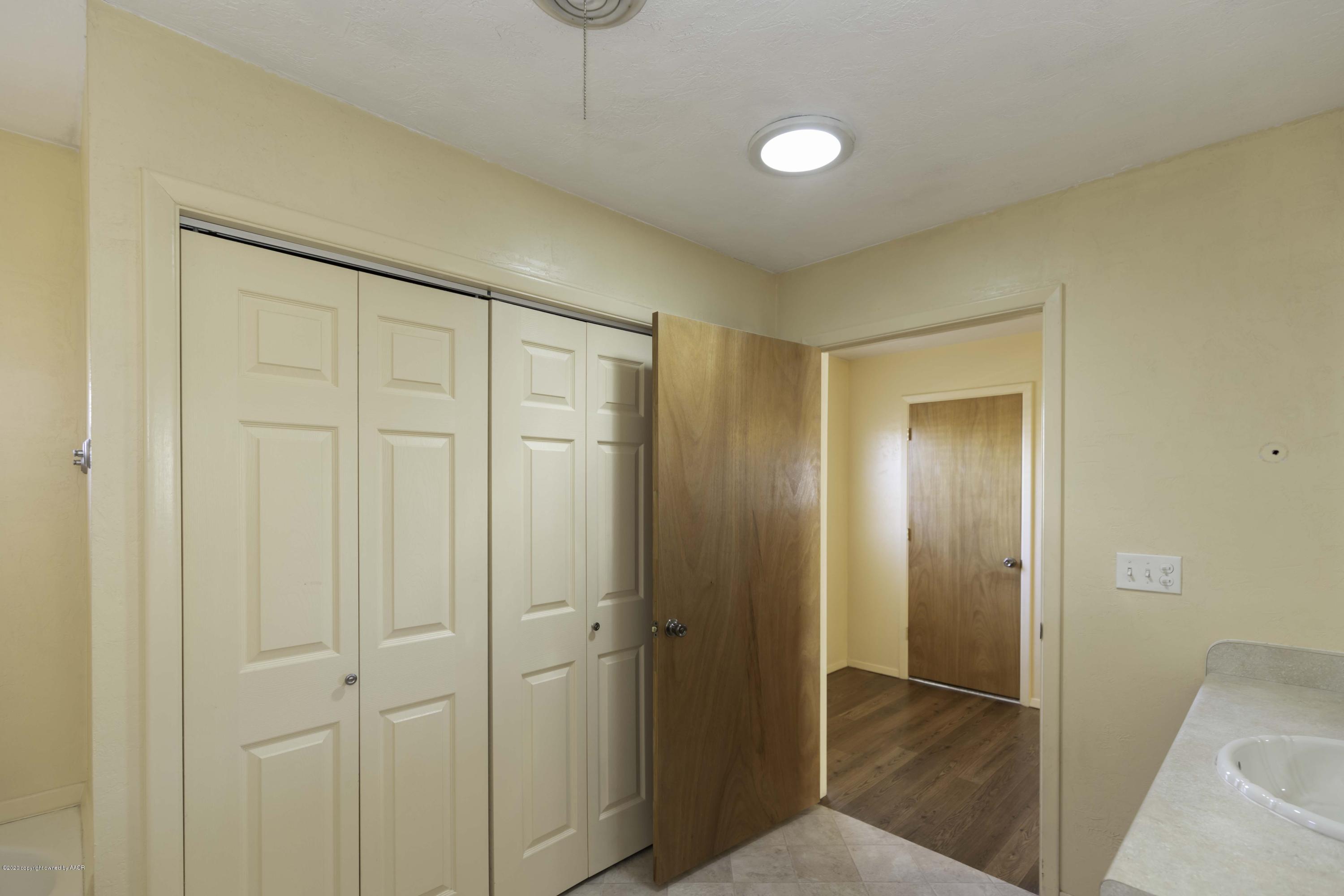 5124 Royce Drive Amarillo, TX 79110 - Photo 26 of 40 MASTER BATH VIEW 4