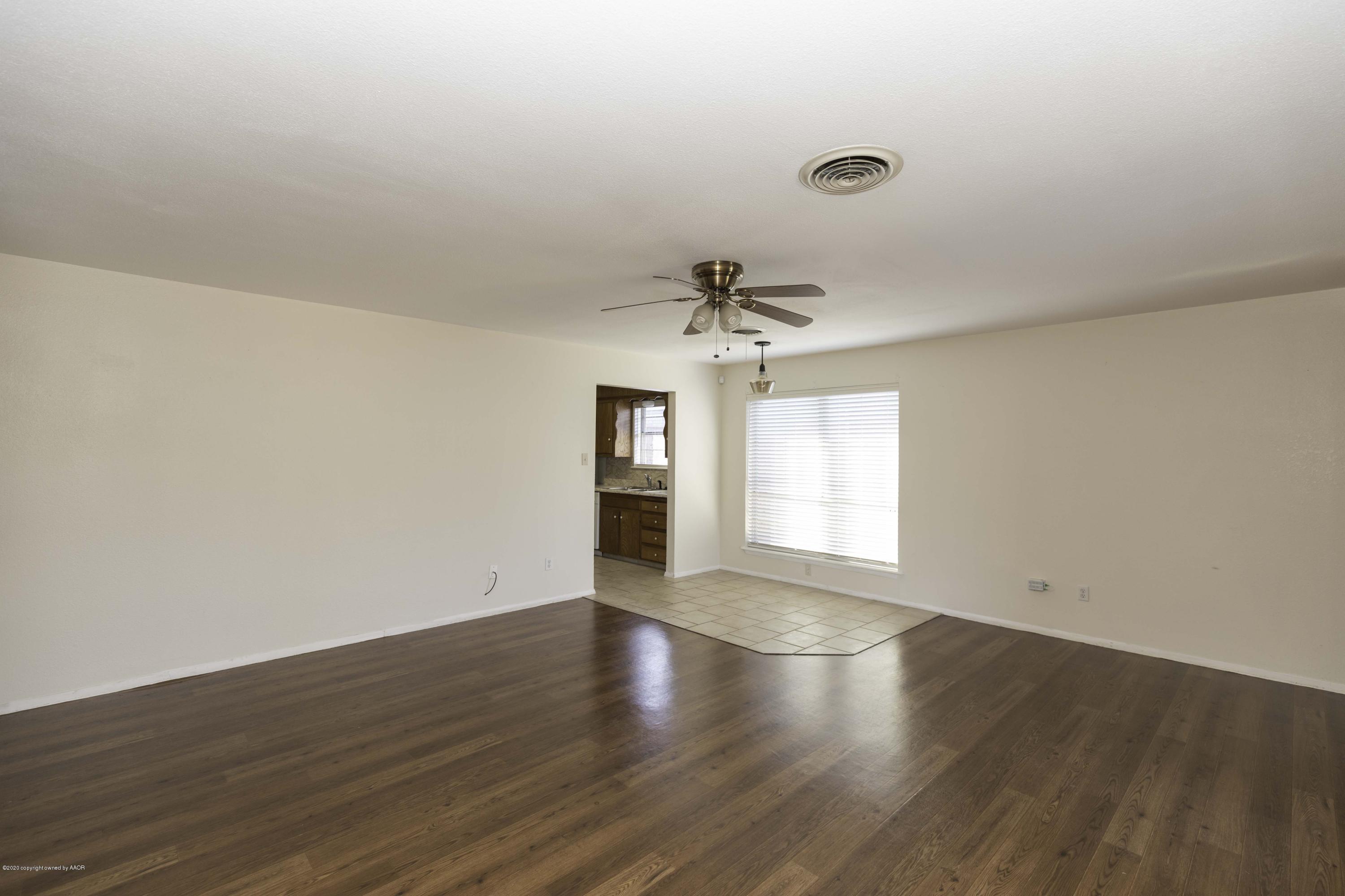 5124 Royce Drive Amarillo, TX 79110 - Photo 4 of 40 LIVING ROOM VIEW 2