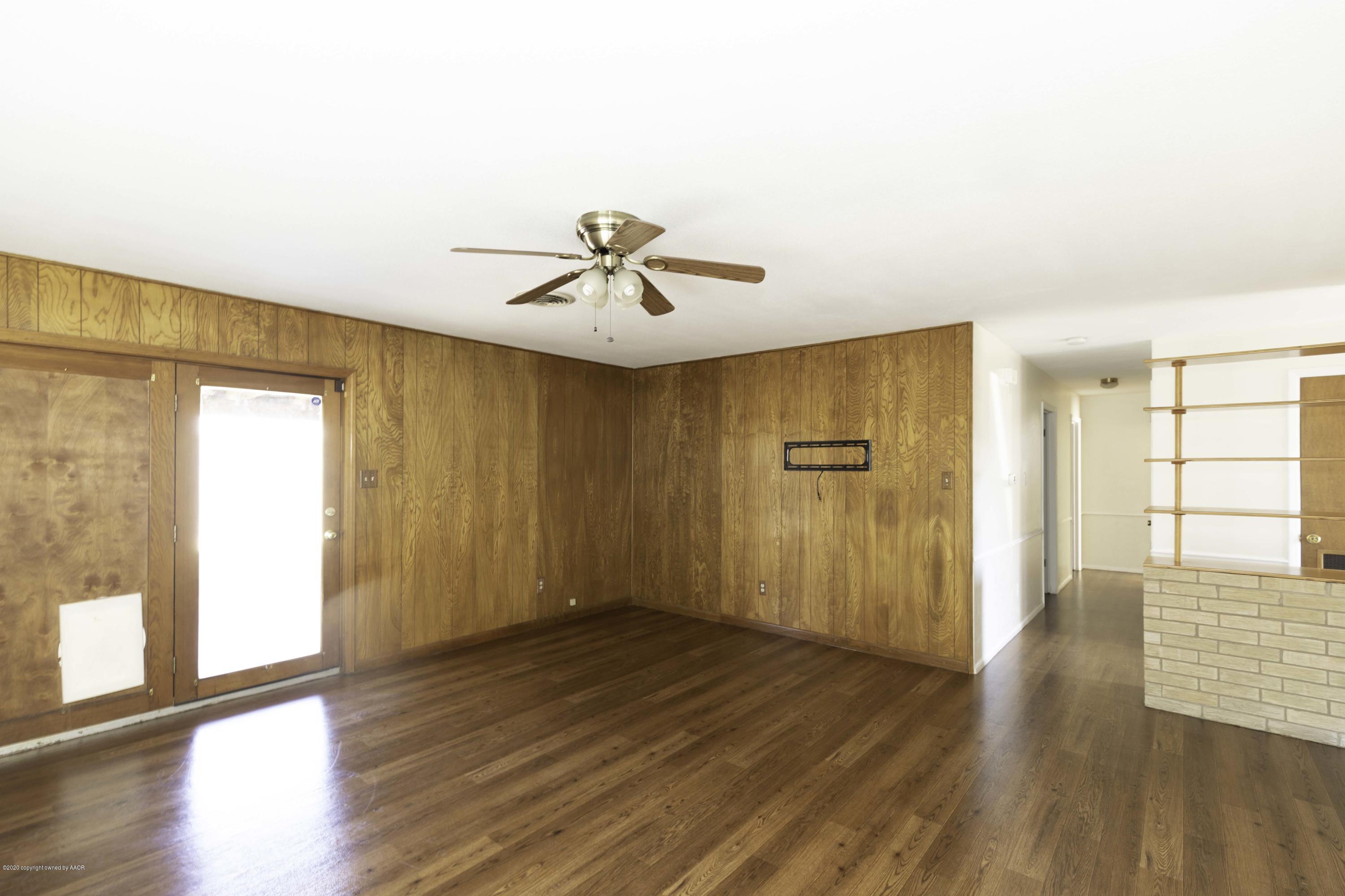 5124 Royce Drive Amarillo, TX 79110 - Photo 5 of 40 LIVING ROOM VIEW 3