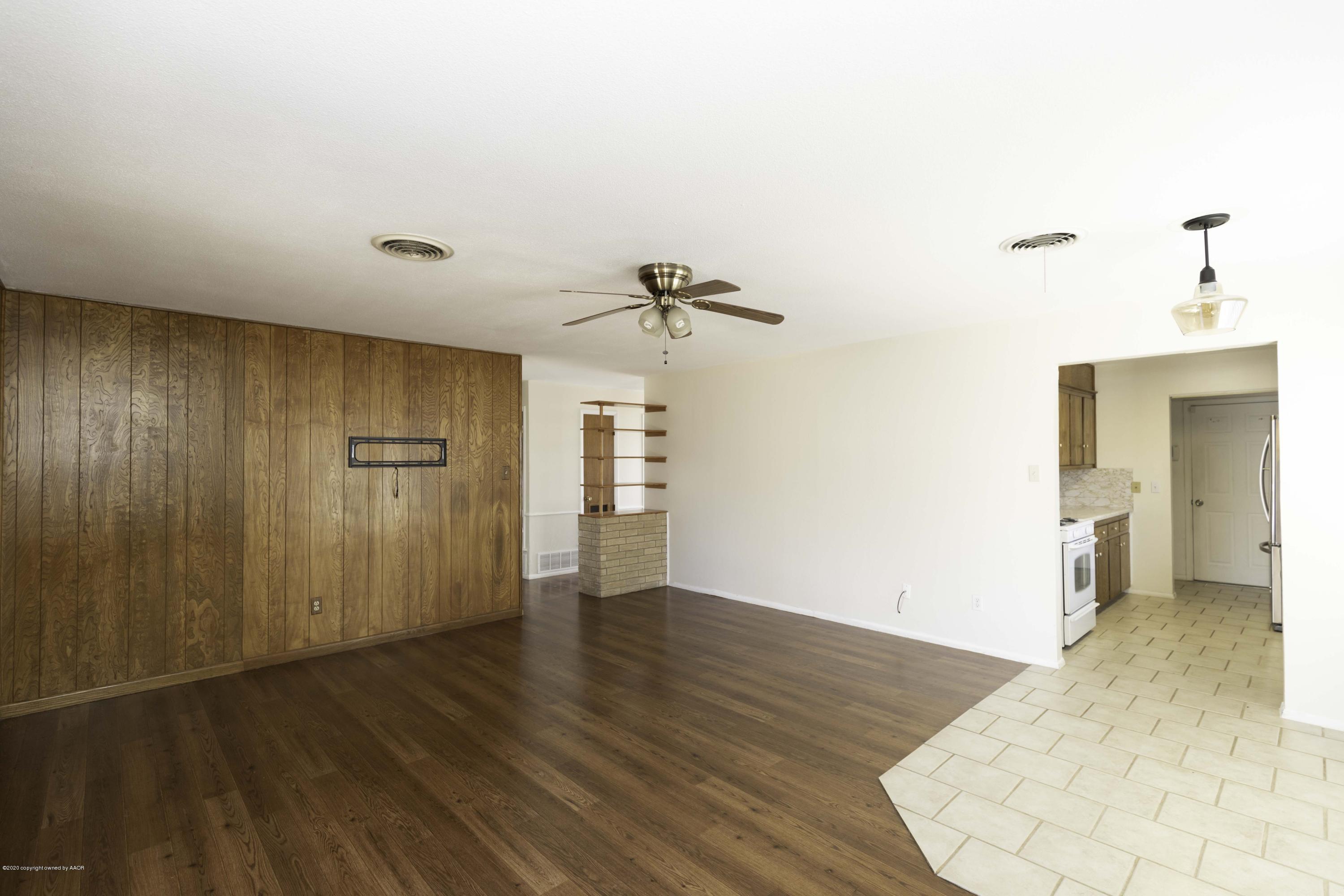 5124 Royce Drive Amarillo, TX 79110 - Photo 6 of 40 LIVING ROOM VIEW 4