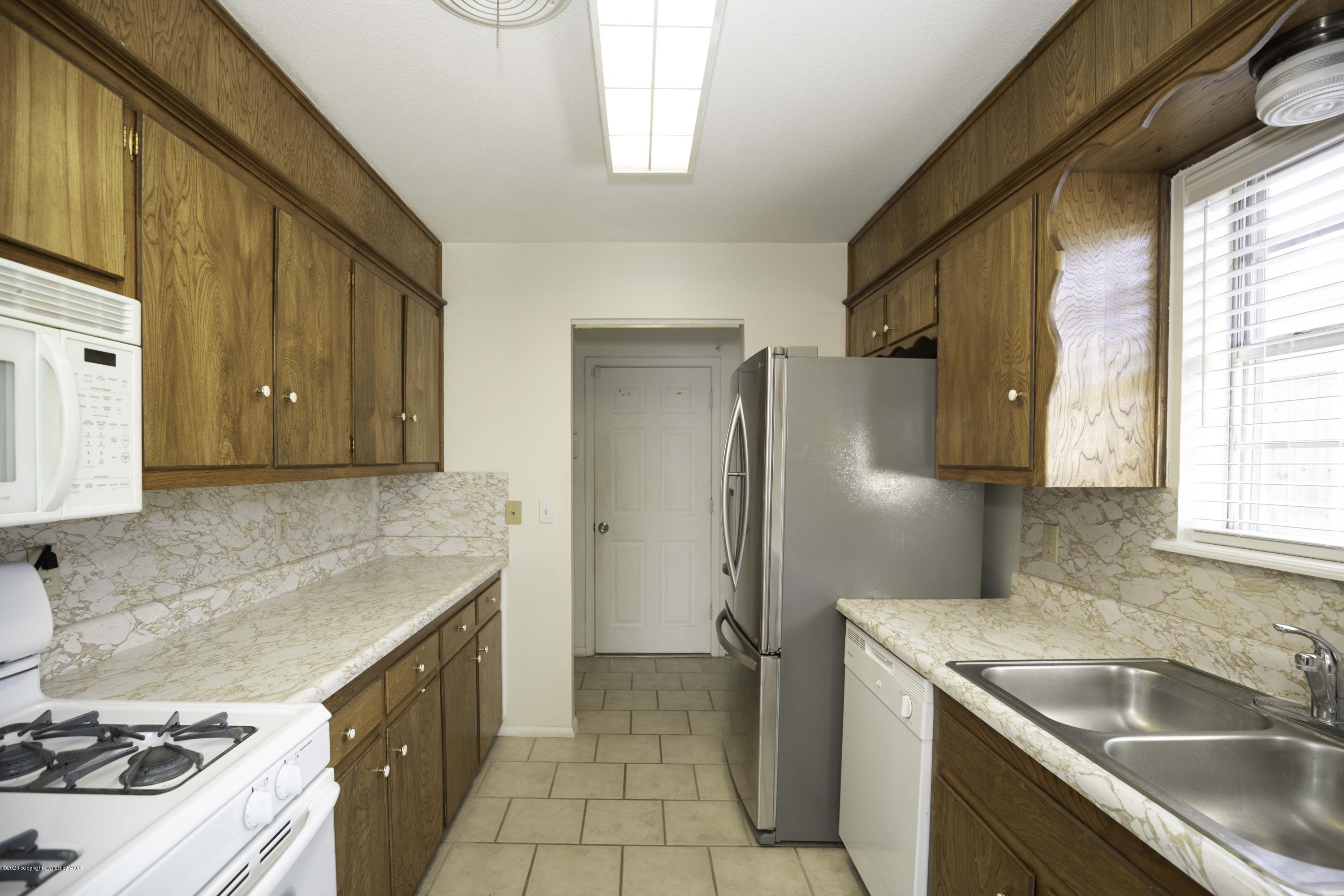 5124 Royce Drive Amarillo, TX 79110 - Photo 7 of 40 KITCHEN VIEW 1