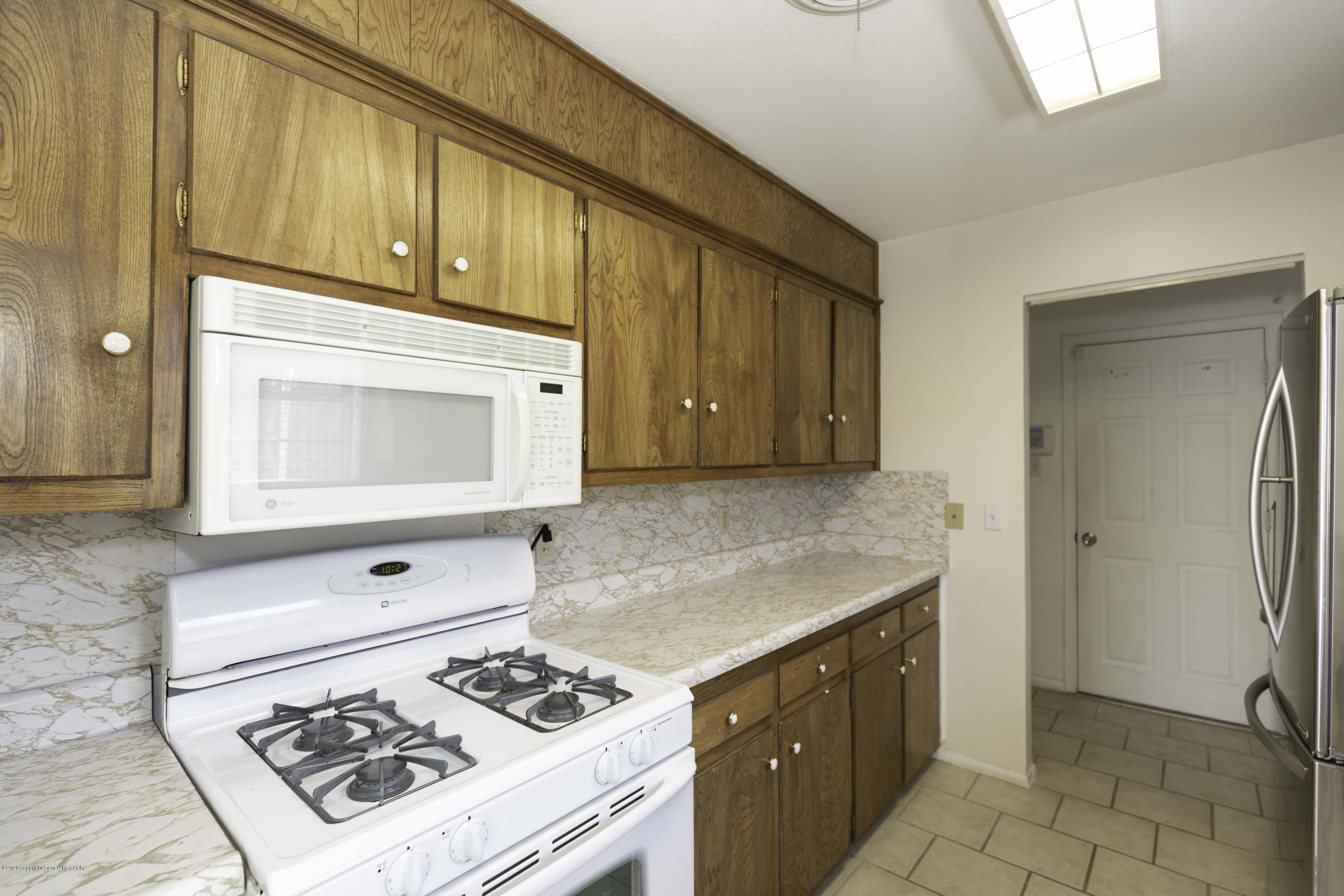 5124 Royce Drive Amarillo, TX 79110 - Photo 8 of 40 KITCHEN VIEW 2