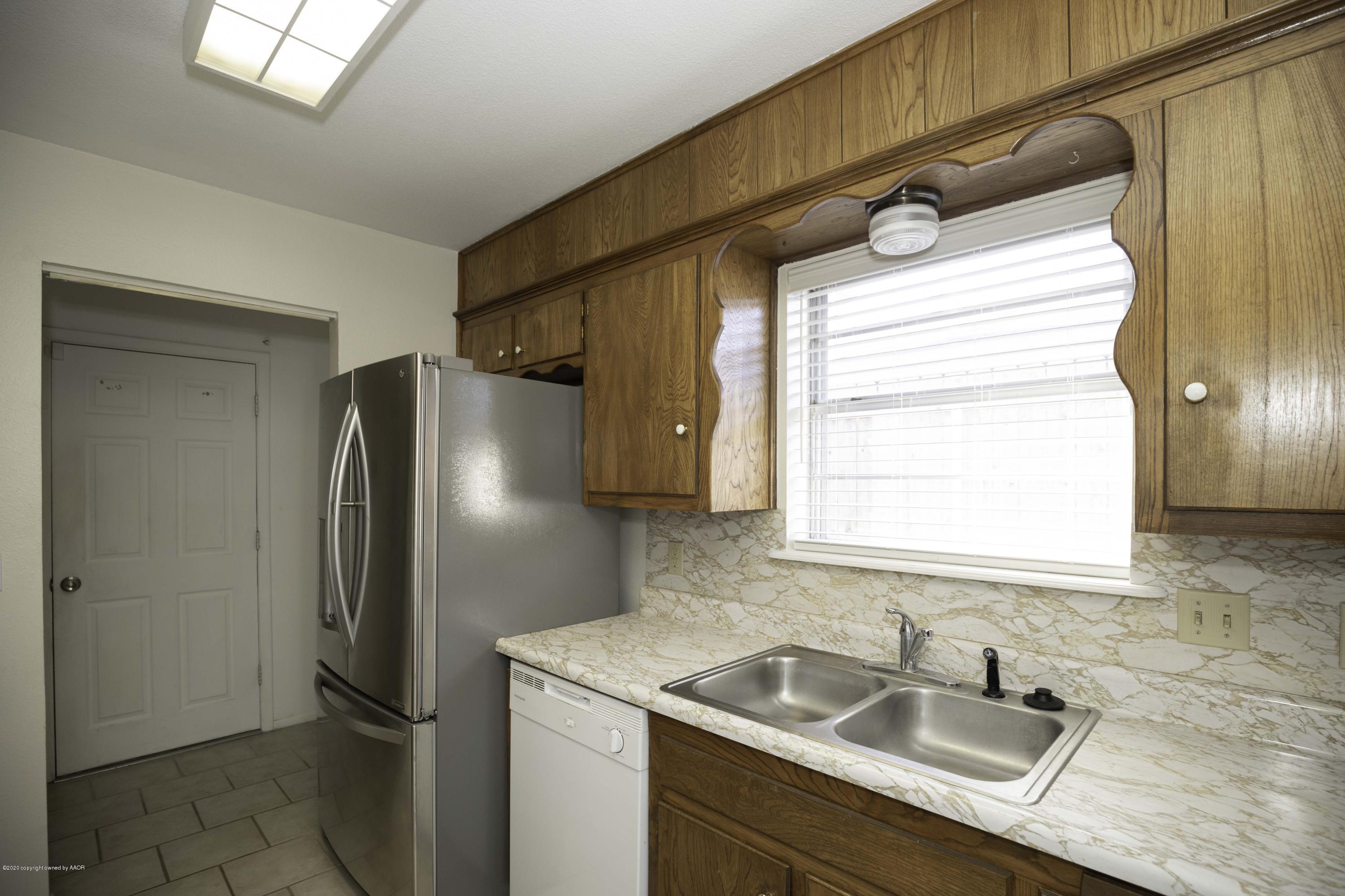 5124 Royce Drive Amarillo, TX 79110 - Photo 9 of 40 KITCHEN VIEW 3