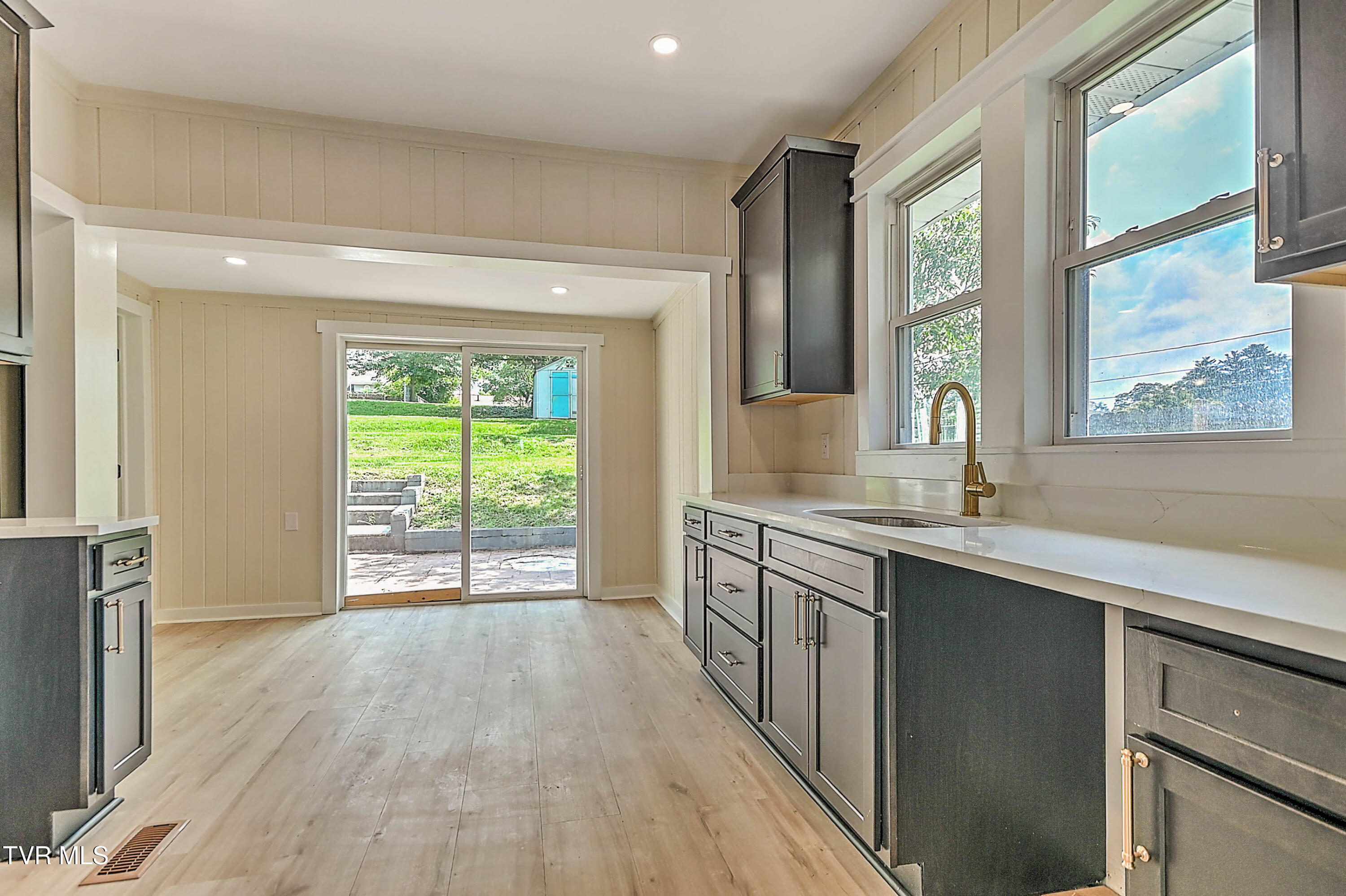 617 Prince Street Bristol, VA 24201 - Photo 16 of 40 617 Prince LG-18