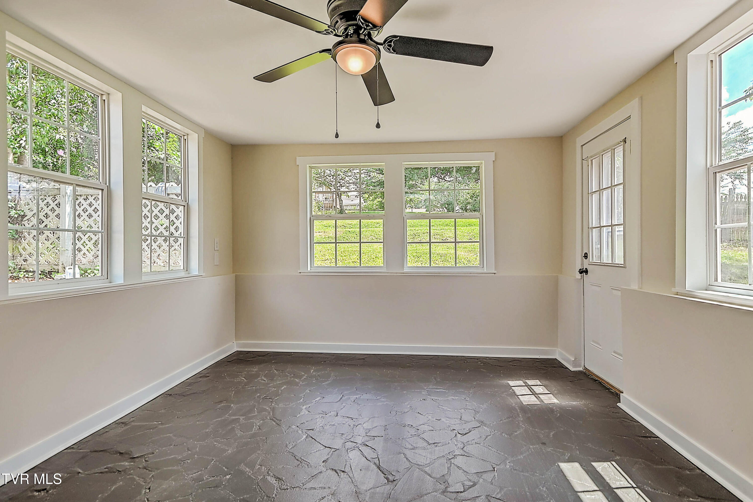 617 Prince Street Bristol, VA 24201 - Photo 21 of 40 617 Prince LG-26