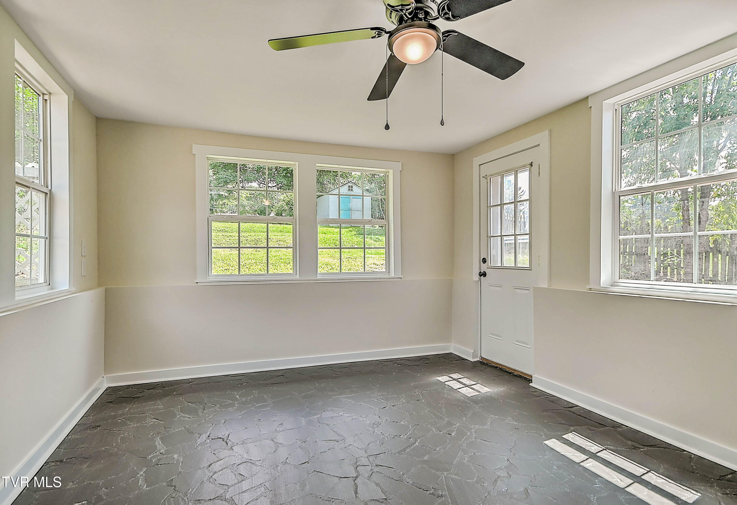 617 Prince Street Bristol, VA 24201 - Photo 22 of 40 617 Prince LG-27