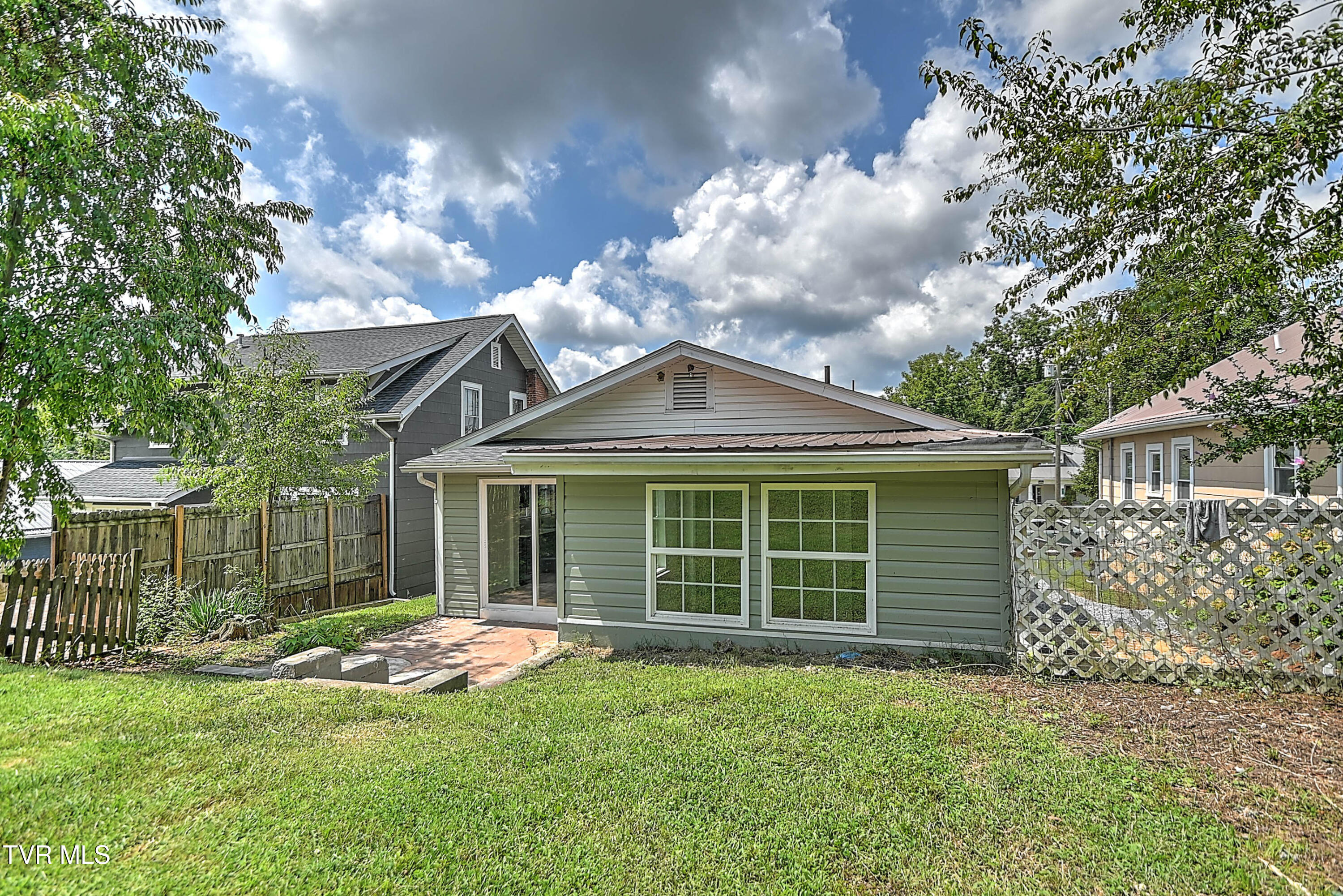 617 Prince Street Bristol, VA 24201 - Photo 37 of 40 617 Prince LG-46