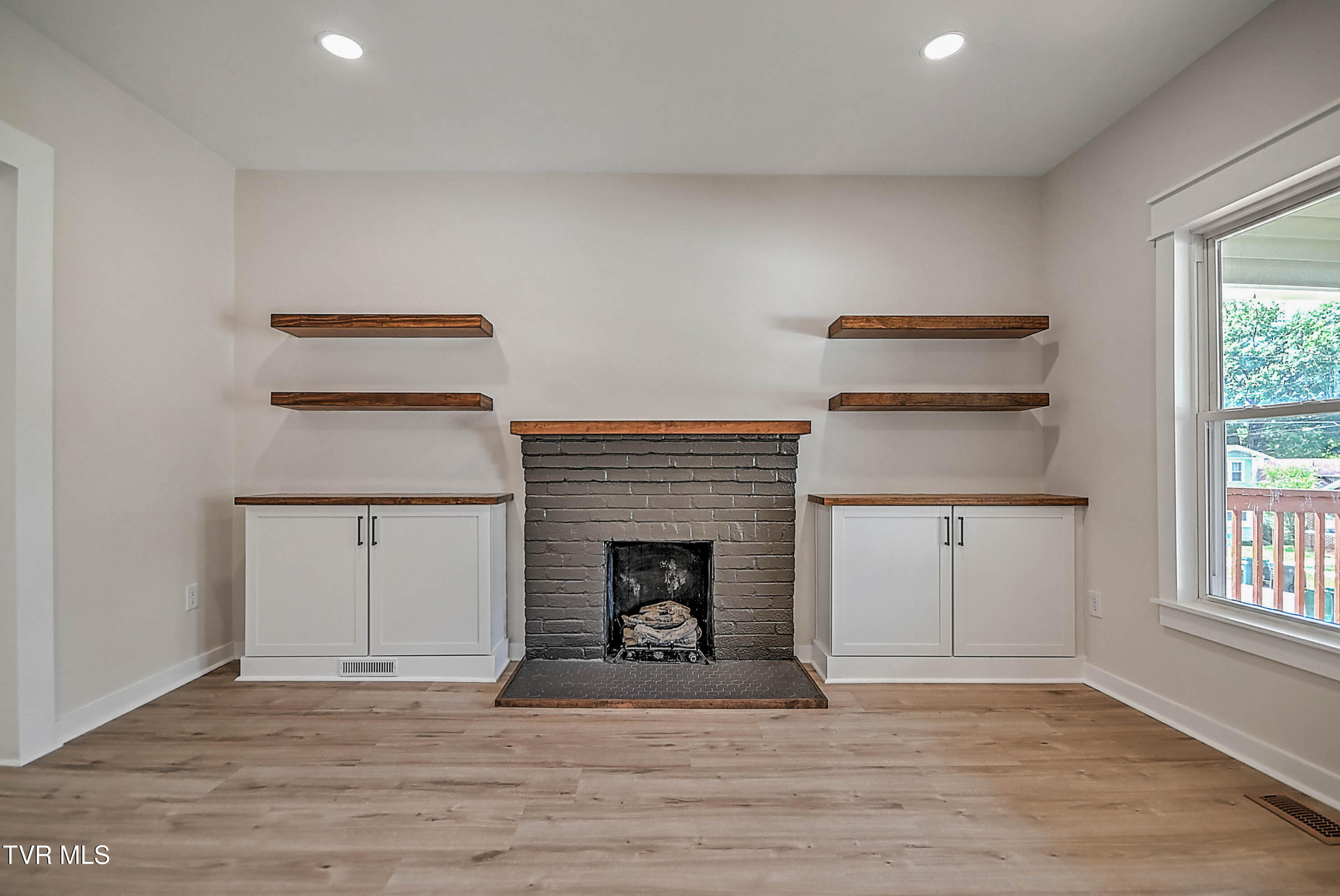 617 Prince Street Bristol, VA 24201 - Photo 6 of 40 617 Prince LG-8