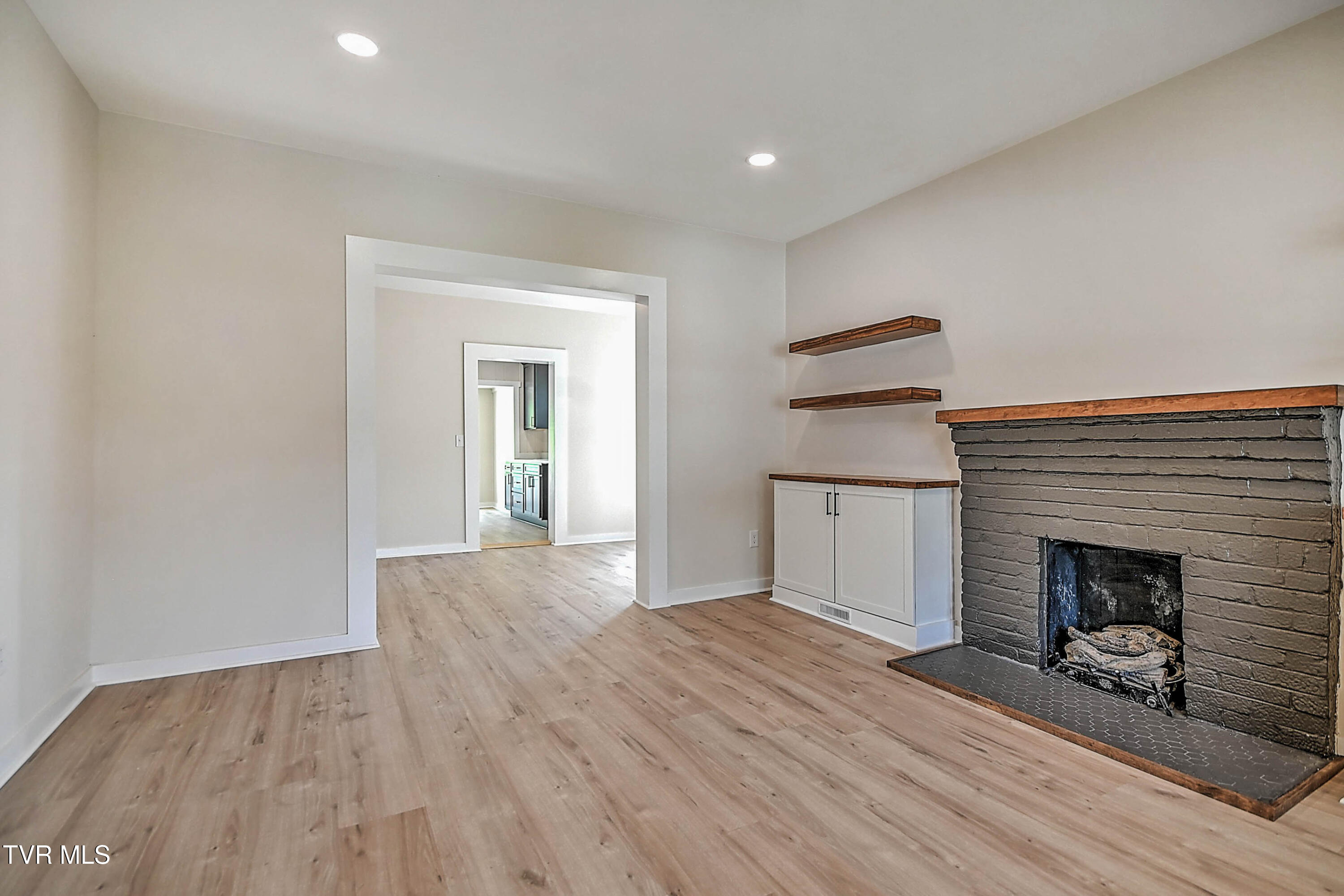 617 Prince Street Bristol, VA 24201 - Photo 7 of 40 617 Prince LG-9