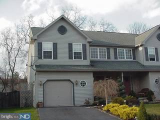728 Maria Avenue Sinking Spring, PA 19608 - Photo 2 of 6