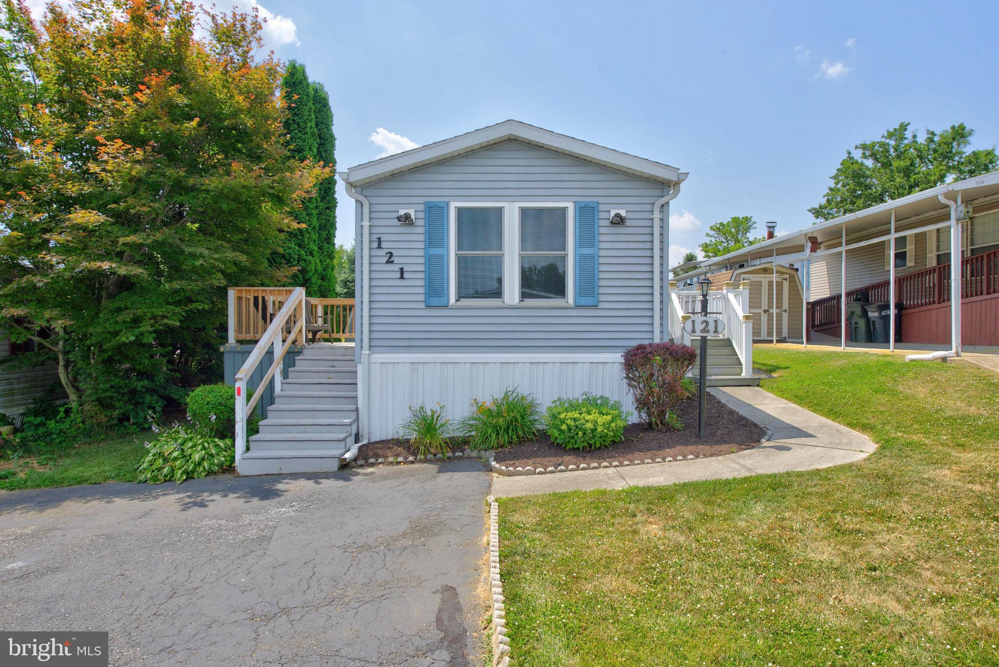121 Pheasant Ridge Circle Lancaster, PA 17603 - Photo 2 of 33