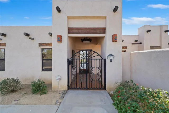 a view of entryway with a flower garden