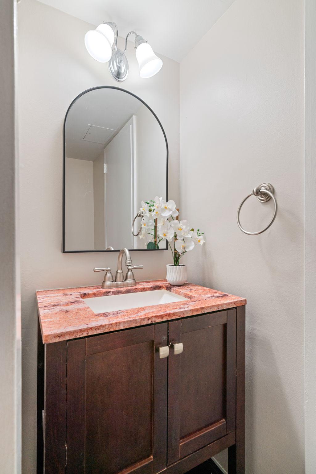1806 Ivy Oak Square, Unit 43 Reston, VA 20190 - Photo 4 of 35 Powder Room