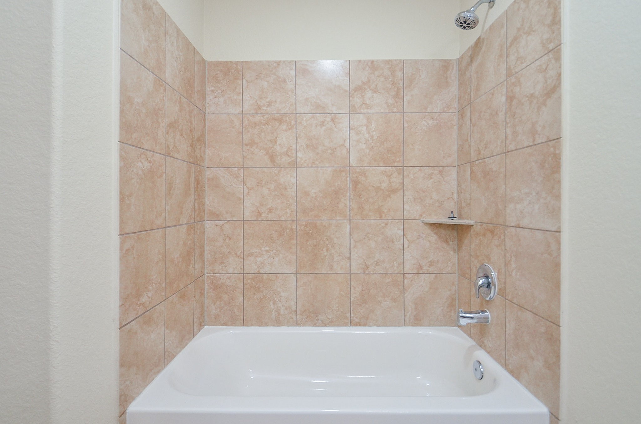 3010 Country Clearing Lane Rosenberg, TX 77471 - Photo 14 of 21 a bathroom with a bathtub