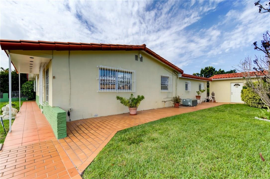 3300 Southwest 94th Court Miami, FL 33165 - Photo 13 of 18 a front view of house with yard