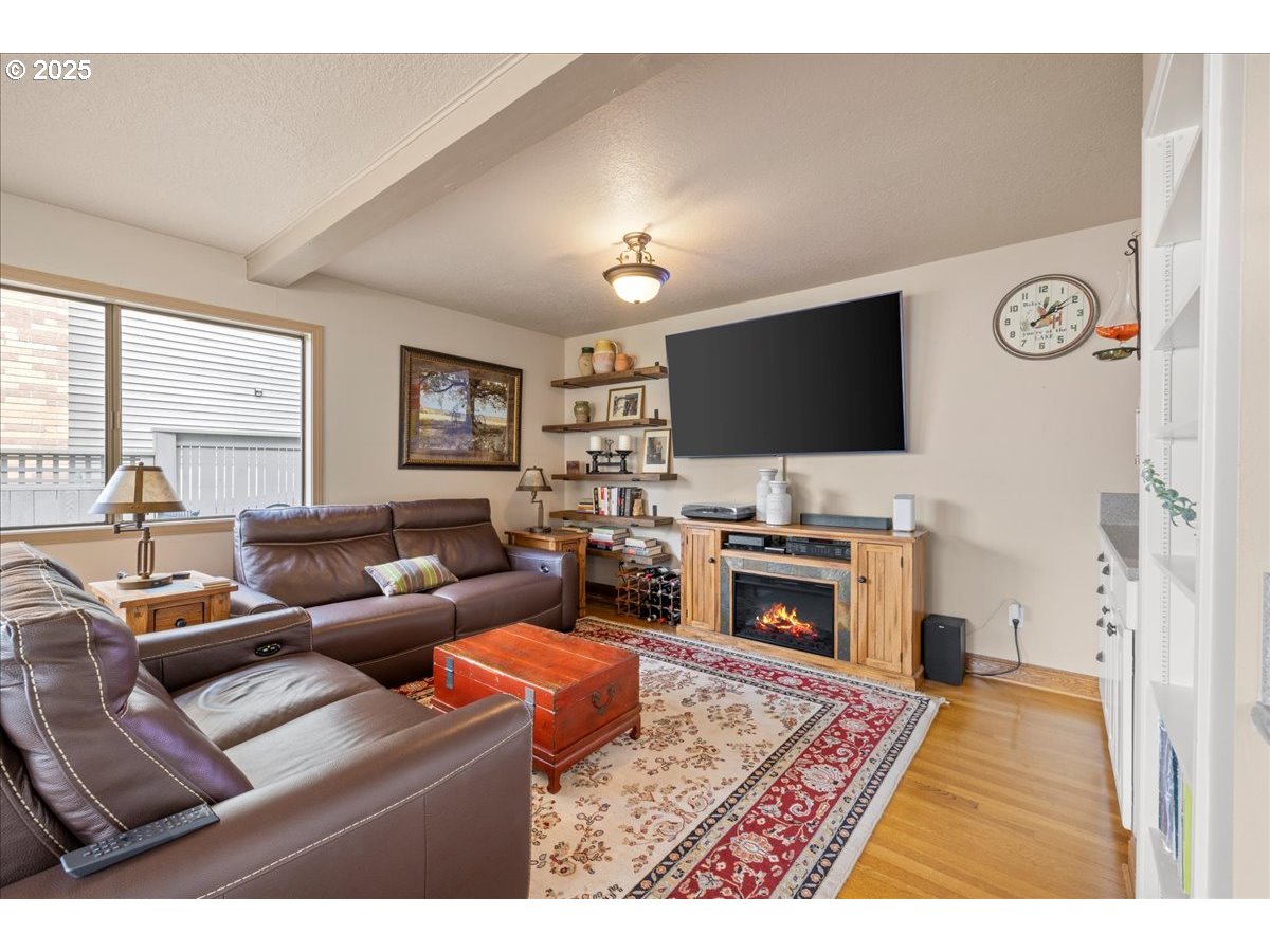 781 North Shr Road Lake Oswego, OR 97034 - Photo 11 of 37 Family Room