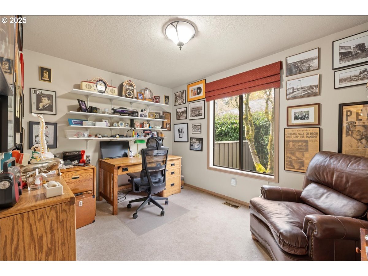 781 North Shr Road Lake Oswego, OR 97034 - Photo 14 of 37 Den/Office