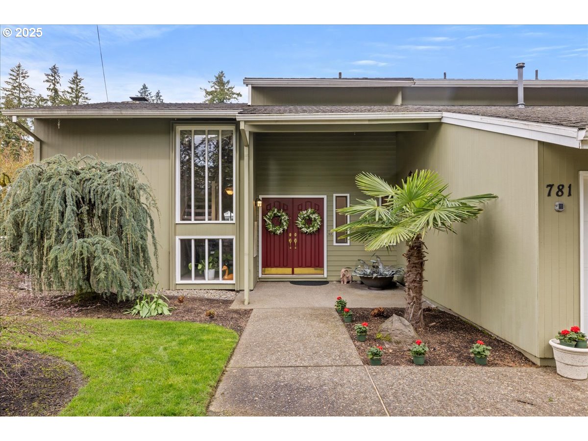 781 North Shr Road Lake Oswego, OR 97034 - Photo 3 of 37 Gallery Image 3