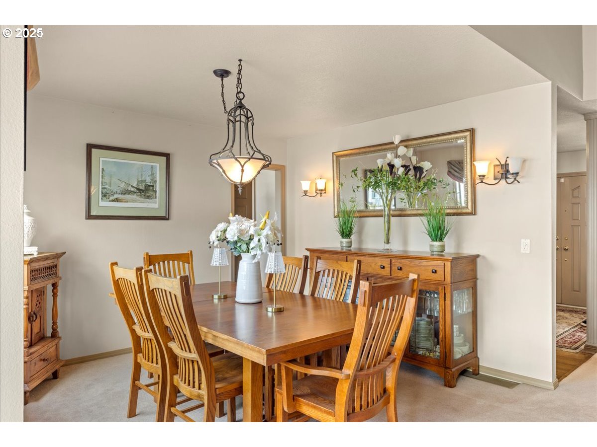 781 North Shr Road Lake Oswego, OR 97034 - Photo 7 of 37 Dining Room