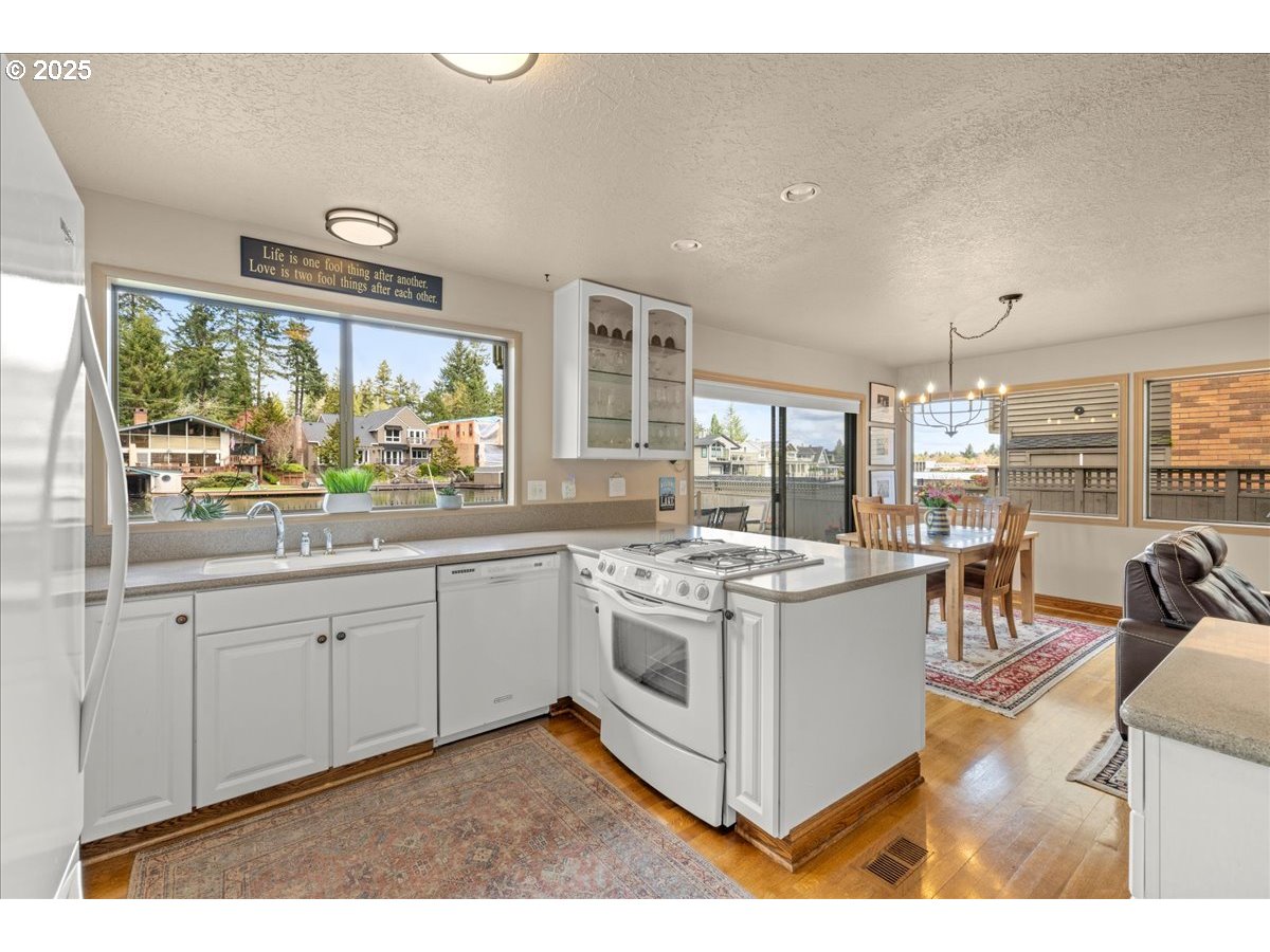 781 North Shr Road Lake Oswego, OR 97034 - Photo 8 of 37 Gallery Image 8