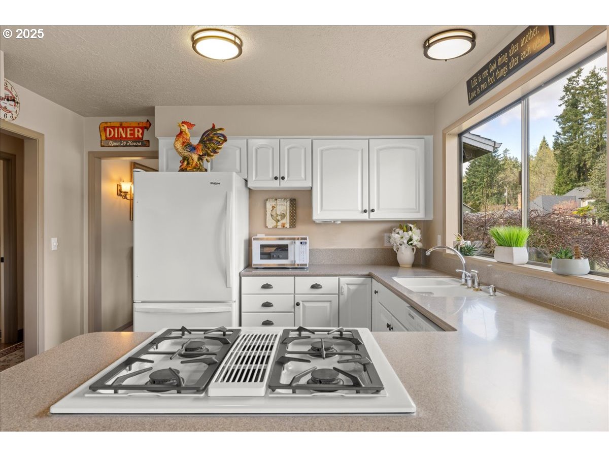 781 North Shr Road Lake Oswego, OR 97034 - Photo 10 of 37 Gallery Image 10