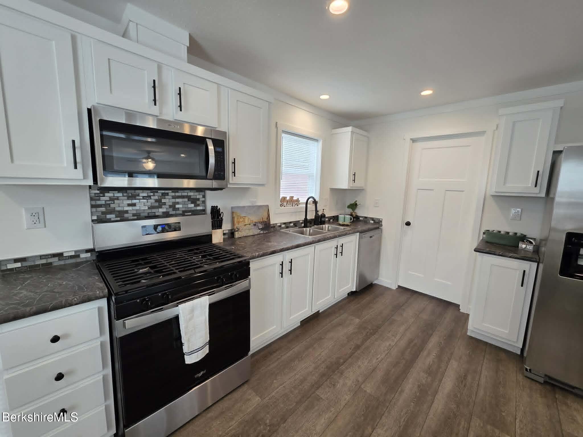 395 Cheshire Road, Unit 113 Pittsfield, MA 01201 - Photo 3 of 20 Kitchen View 2