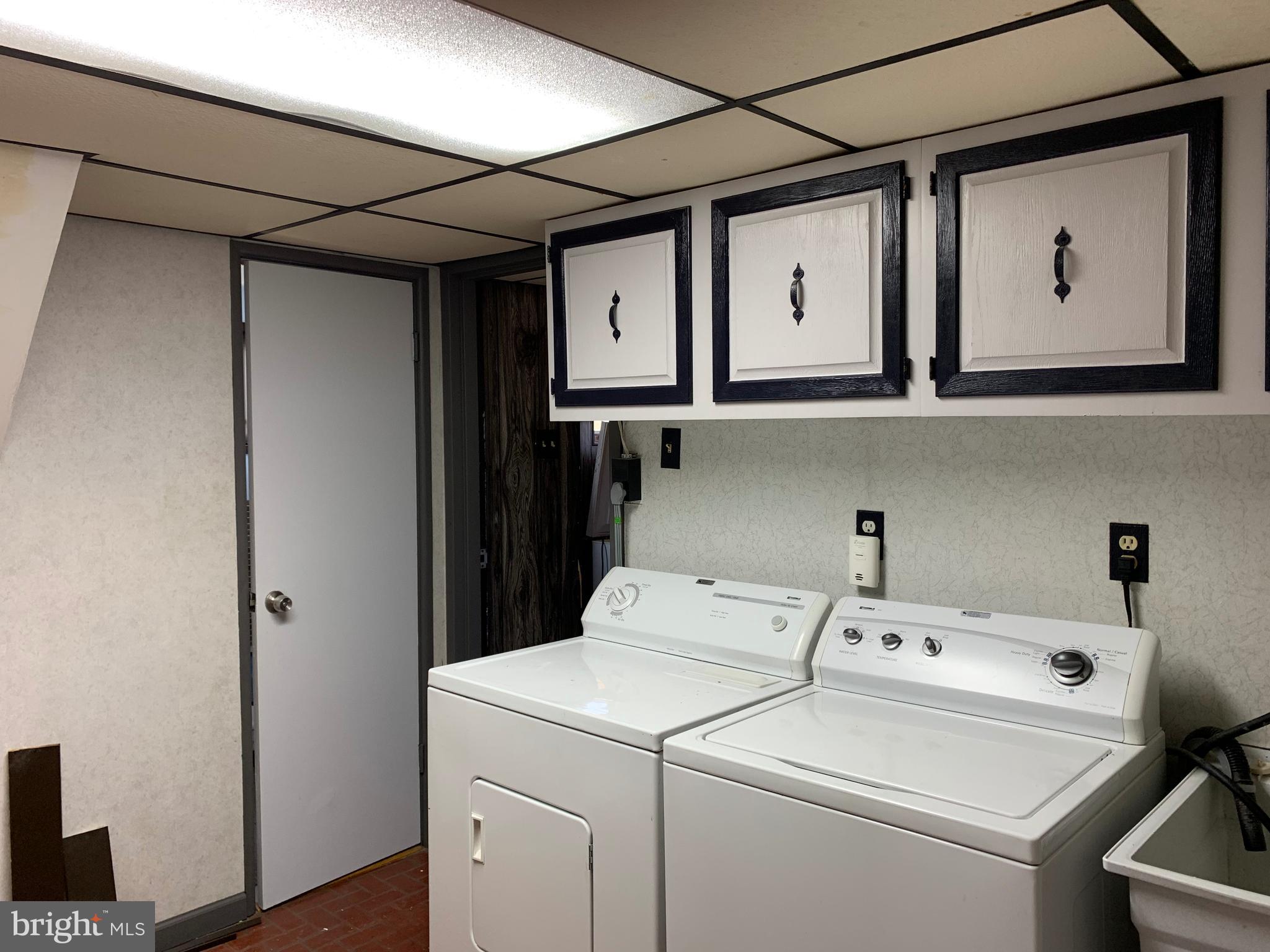 3589 Brookview Road Philadelphia, PA 19154 - Photo 16 of 20 Laundry room