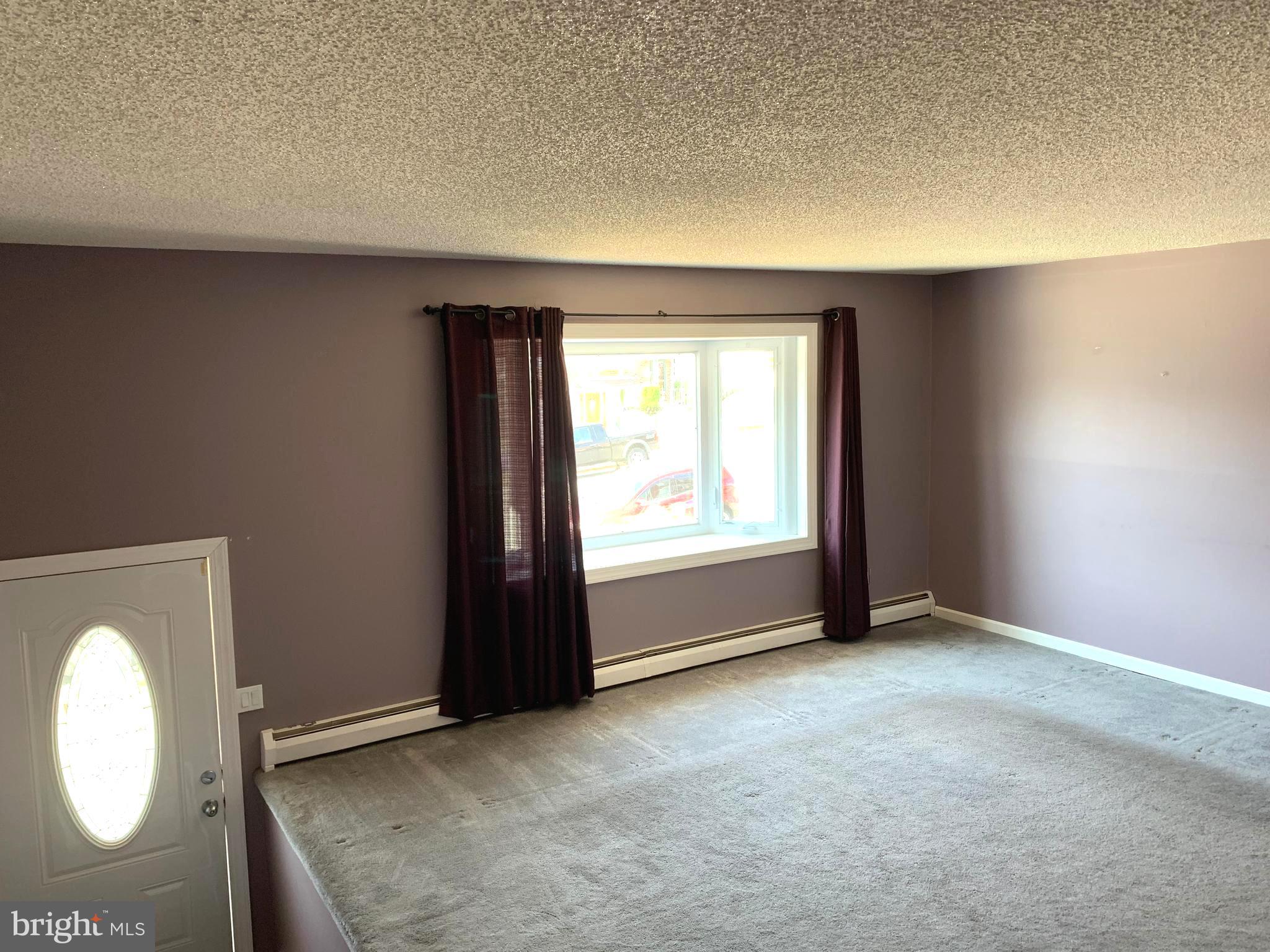 3589 Brookview Road Philadelphia, PA 19154 - Photo 3 of 20 Living room