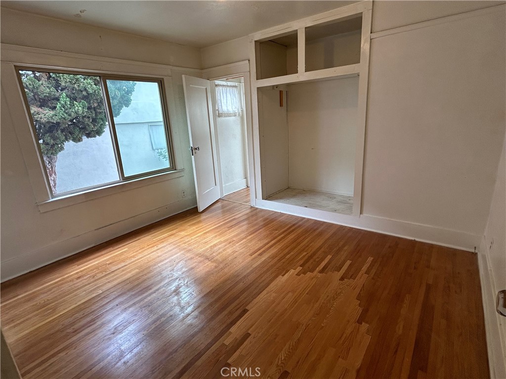 2285 Pine Avenue Long Beach, CA 90806 - Photo 19 of 25 an empty room with wooden floor and windows